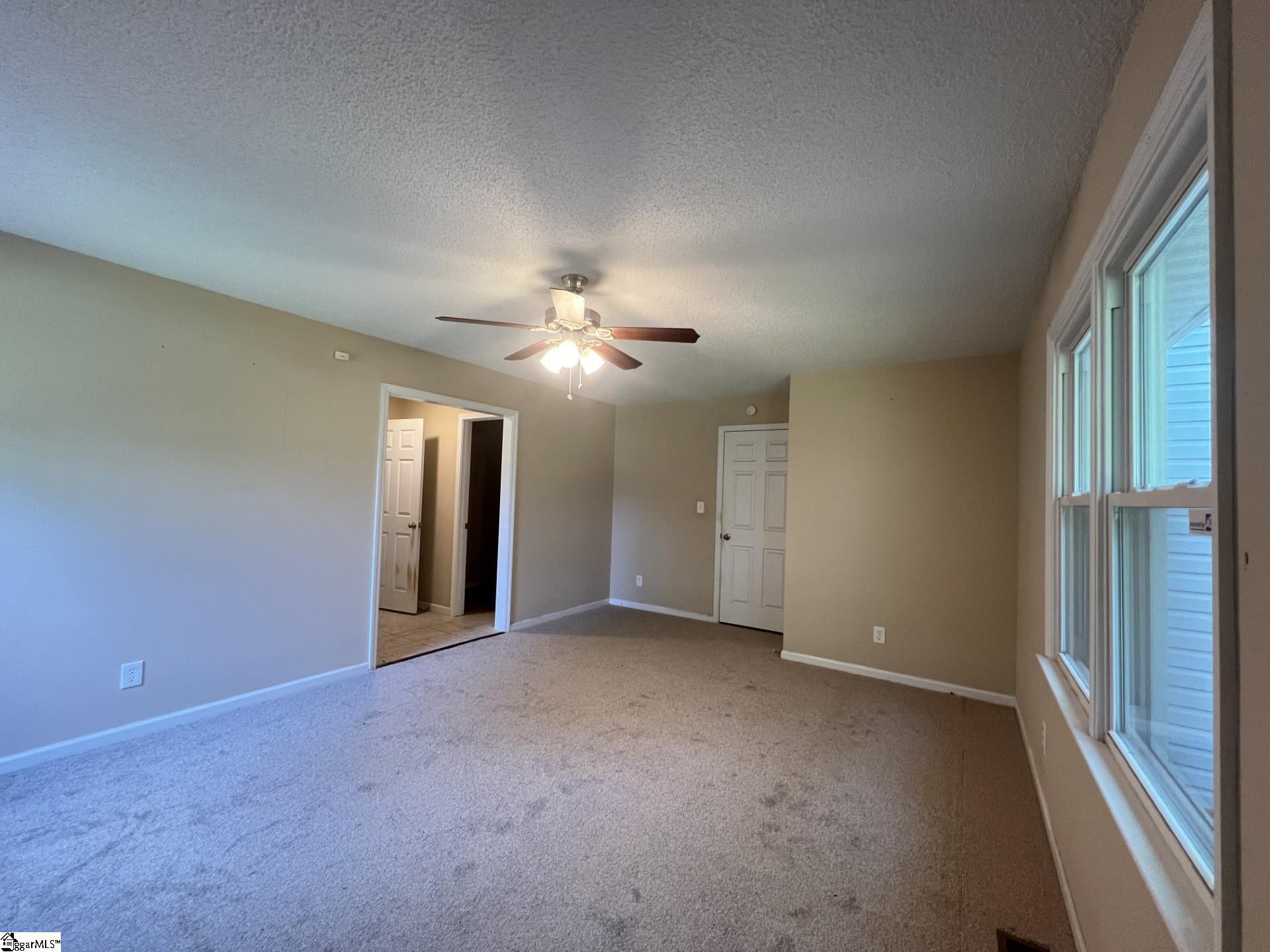 405 Cresthaven Drive Property Photo 7