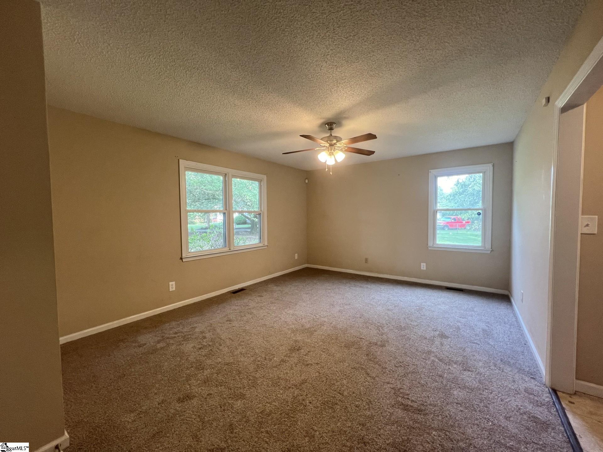 405 Cresthaven Drive Property Photo 12