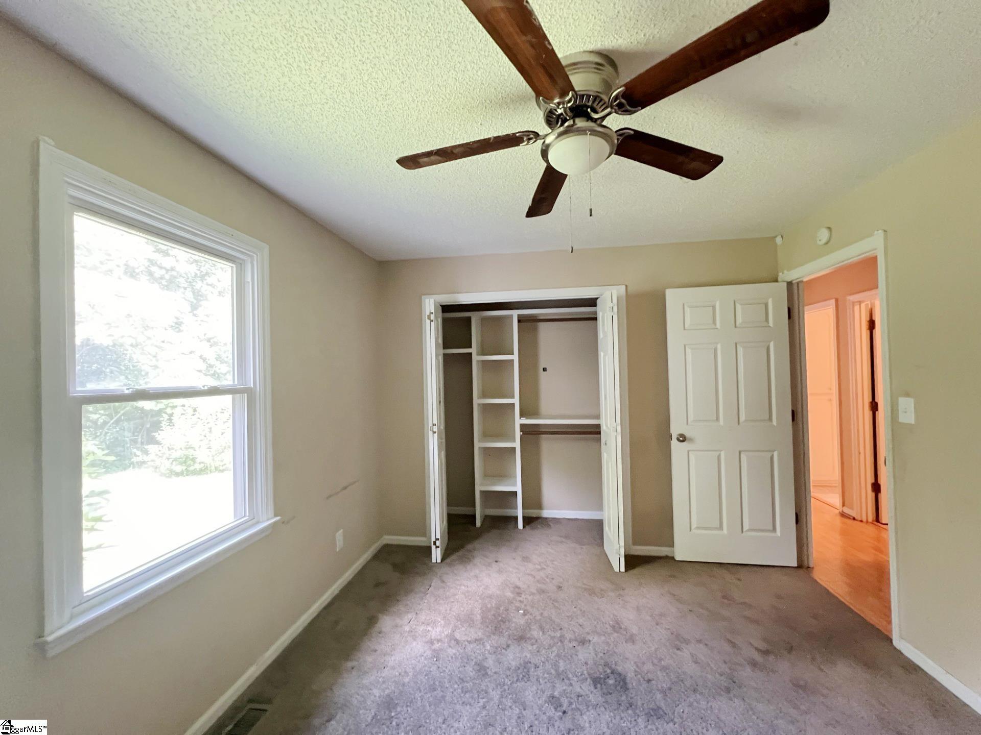 405 Cresthaven Drive Property Photo 13