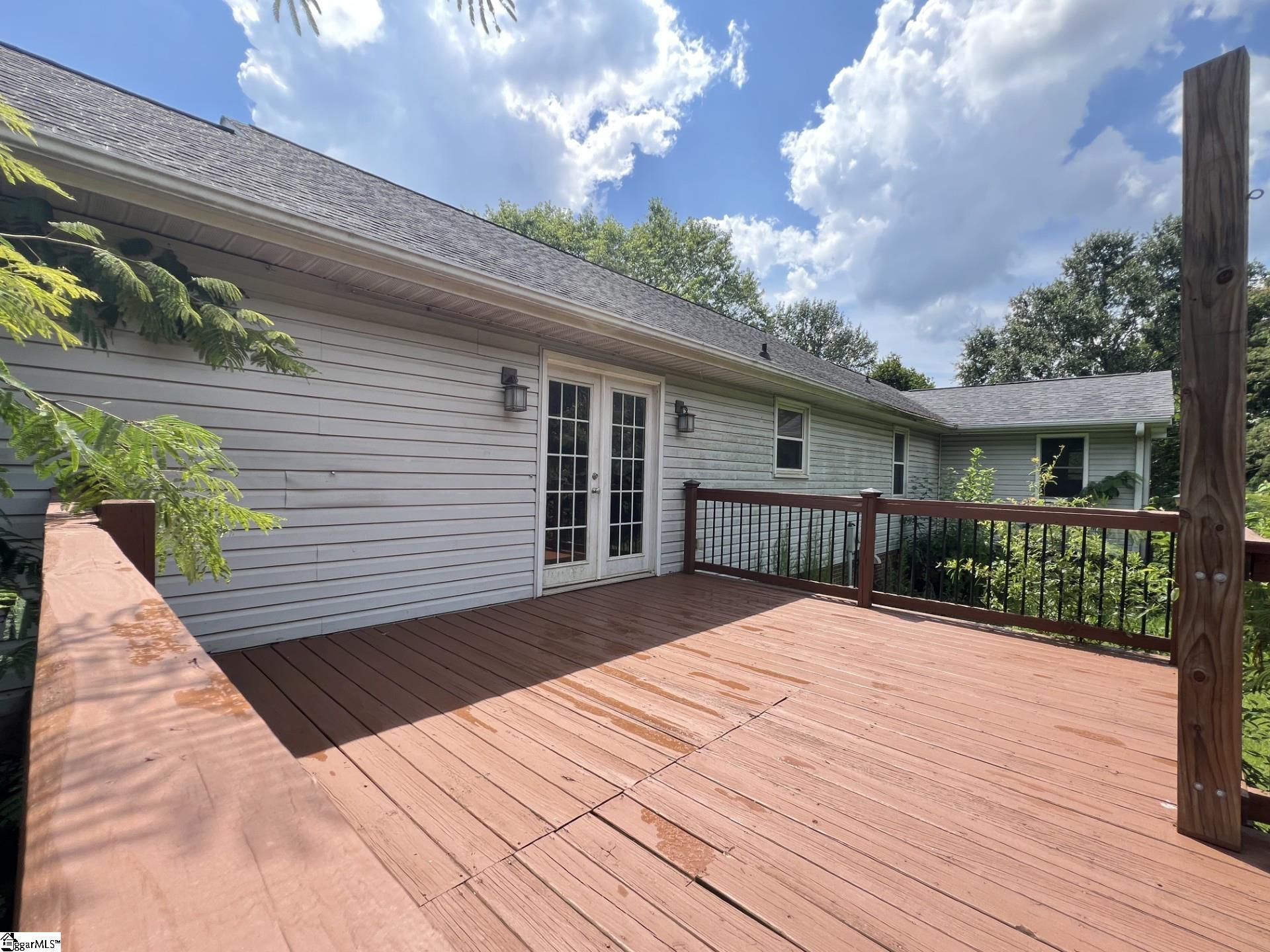 405 Cresthaven Drive Property Photo 16