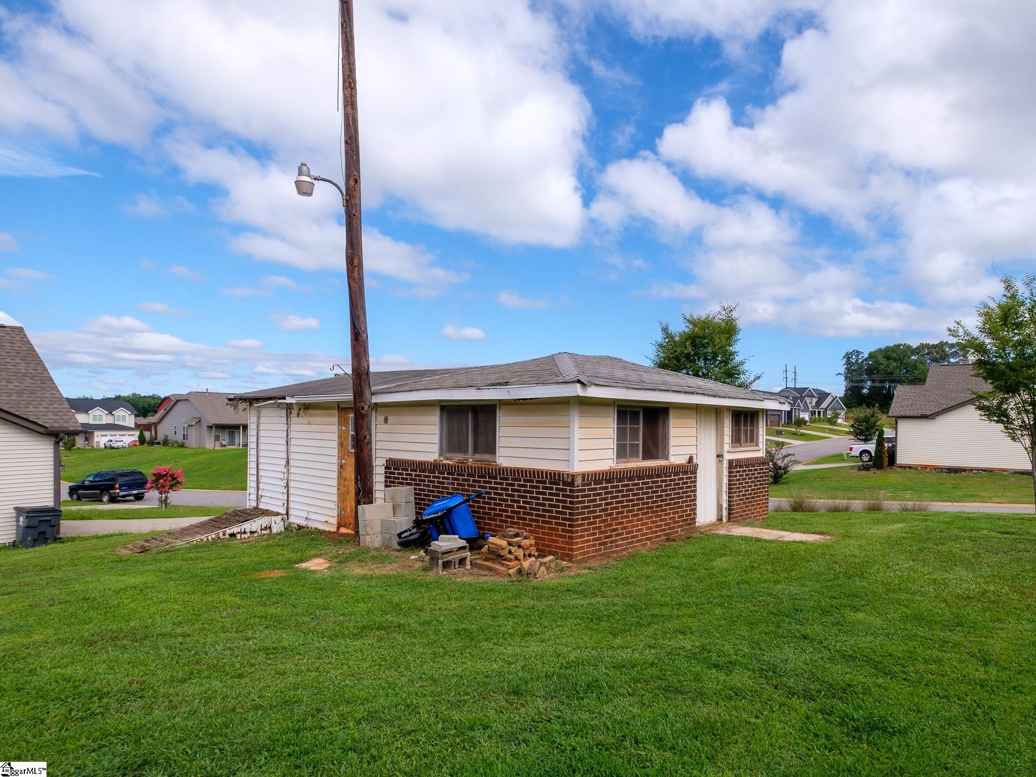 408 Pine Ridge Road Property Photo 4
