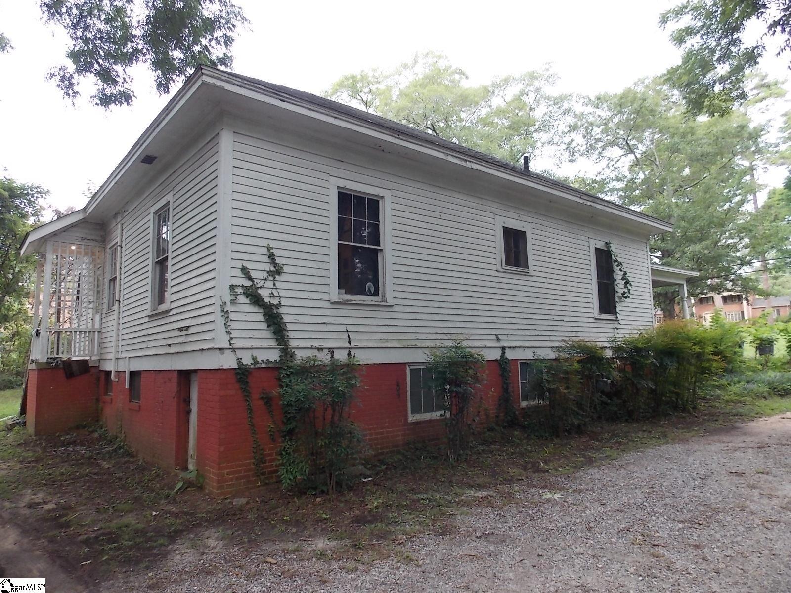 906 E Greenville Street Property Photo 4