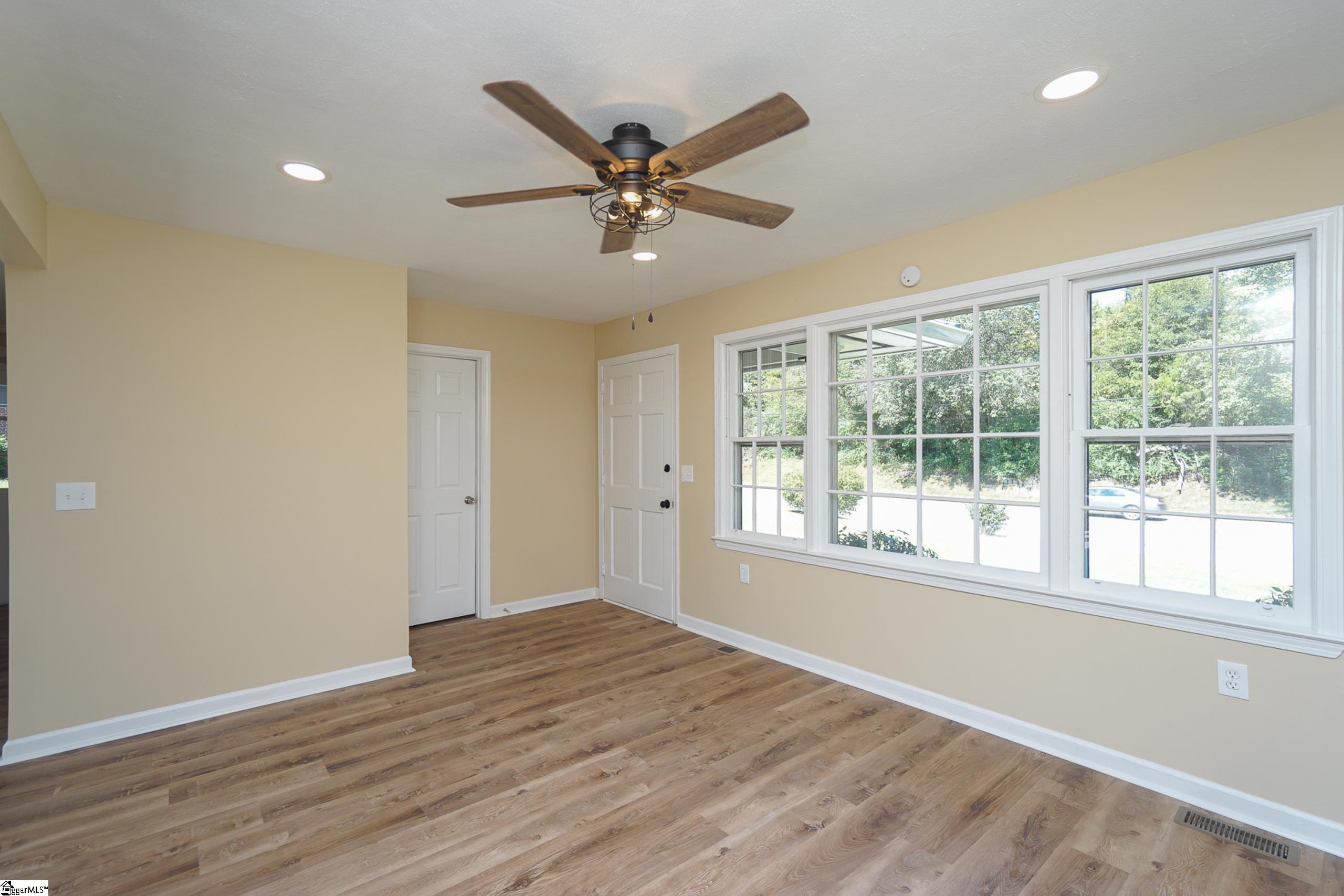 606 N Catherine Street Property Photo 4
