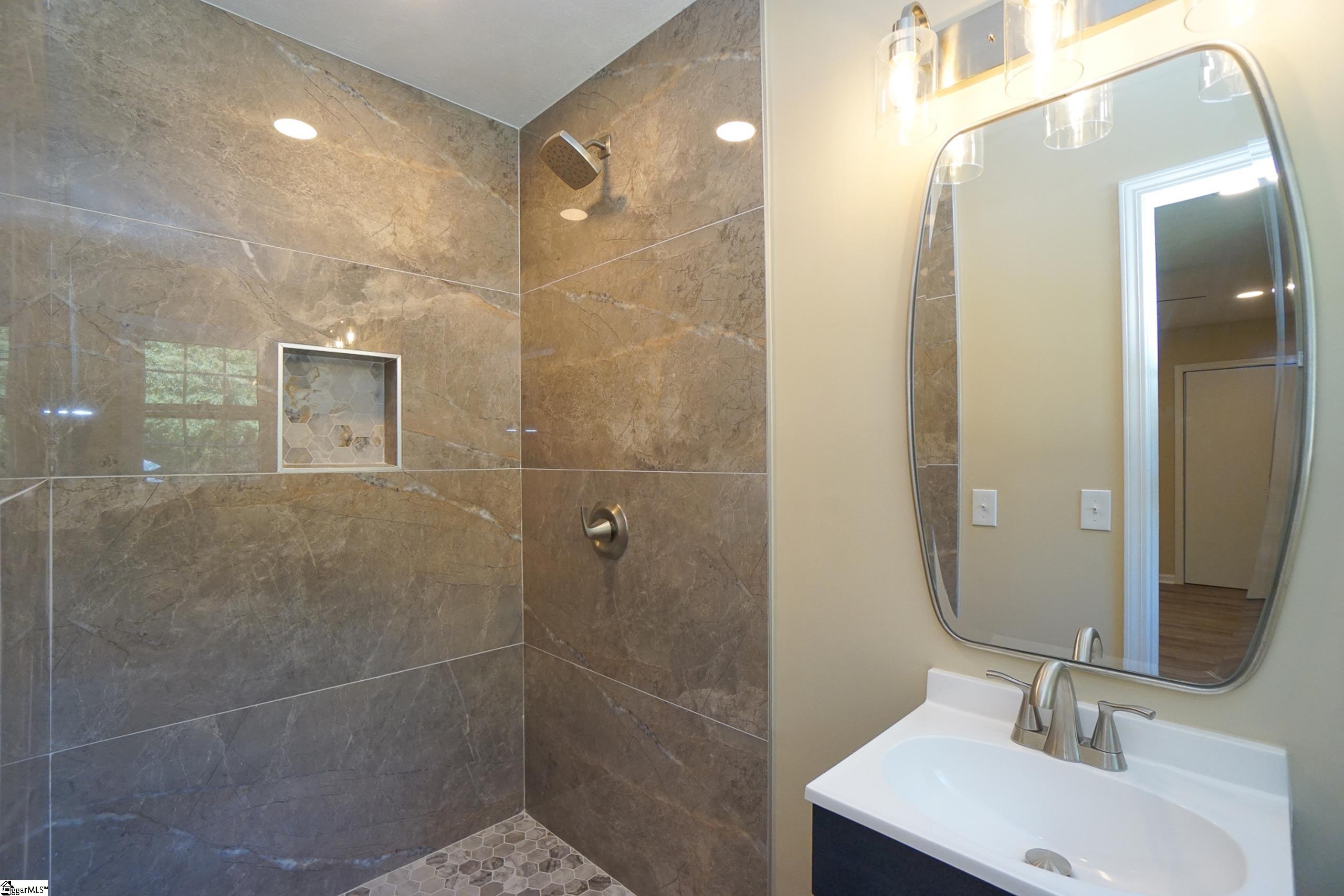 606 N Catherine Street Property Photo 19