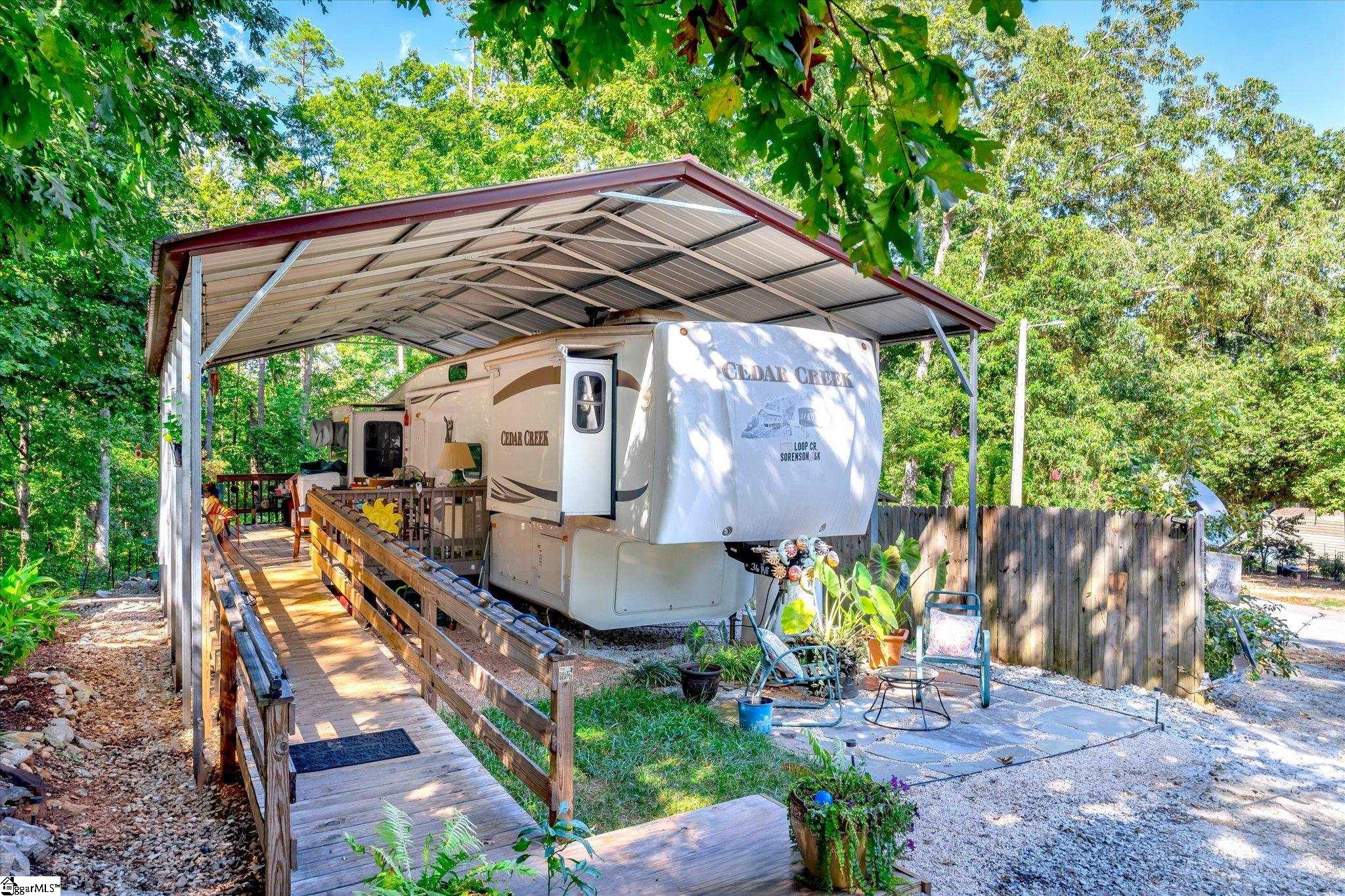 522 Loop Circle Property Photo 1