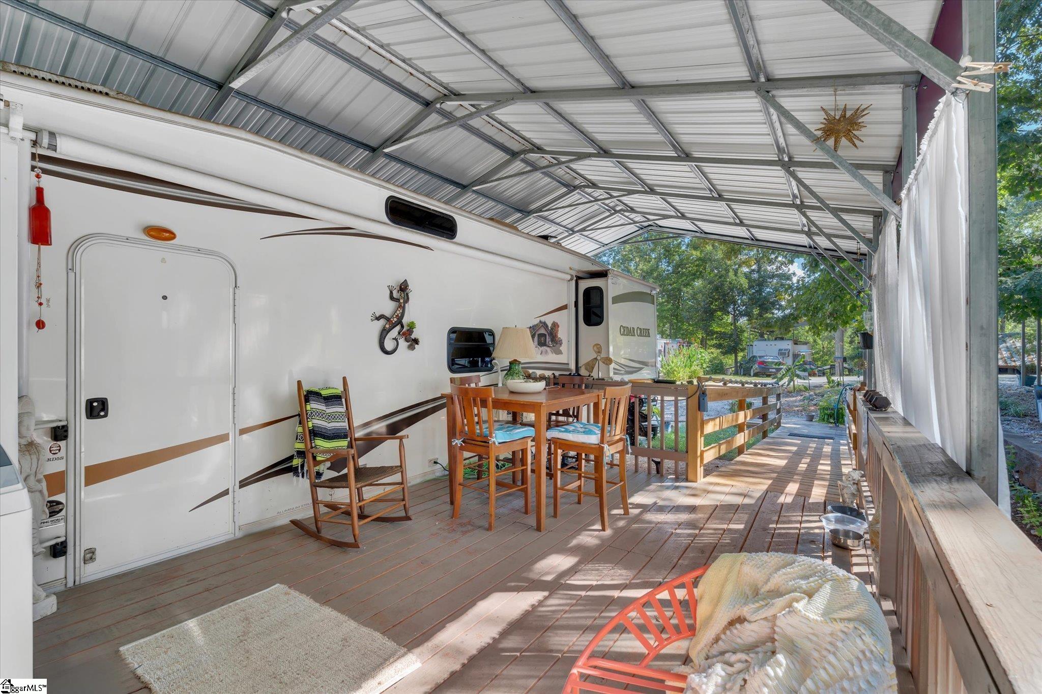 522 Loop Circle Property Photo 2