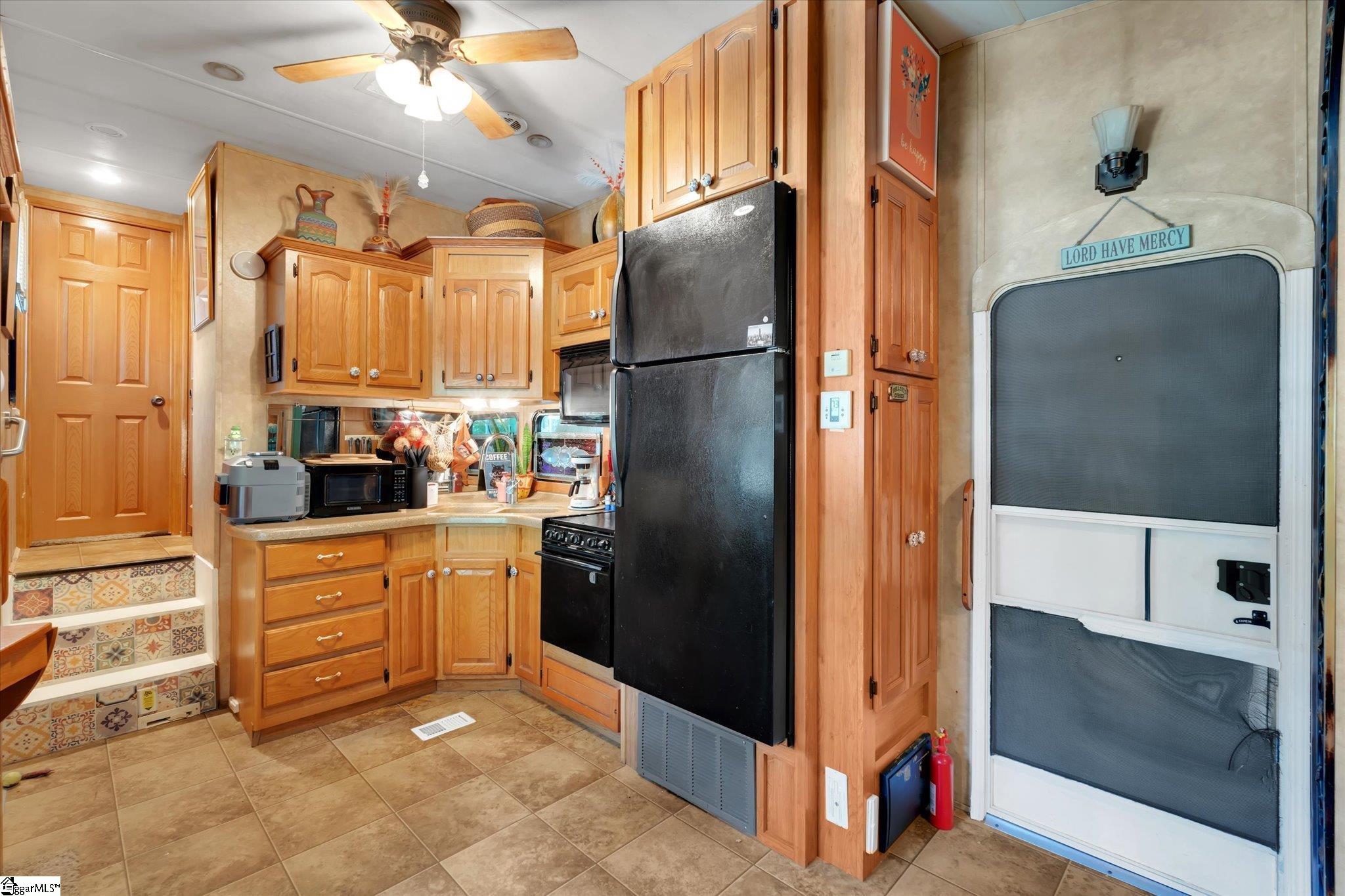 522 Loop Circle Property Photo 6