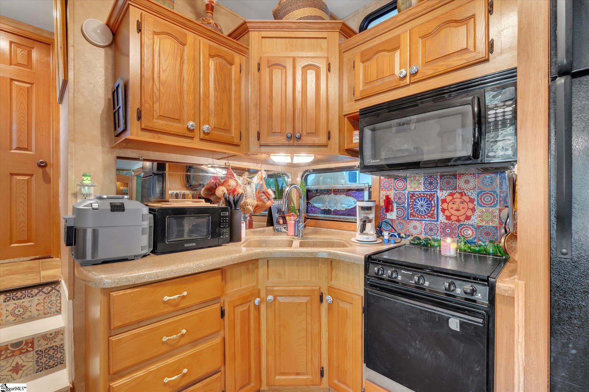 522 Loop Circle Property Photo 7