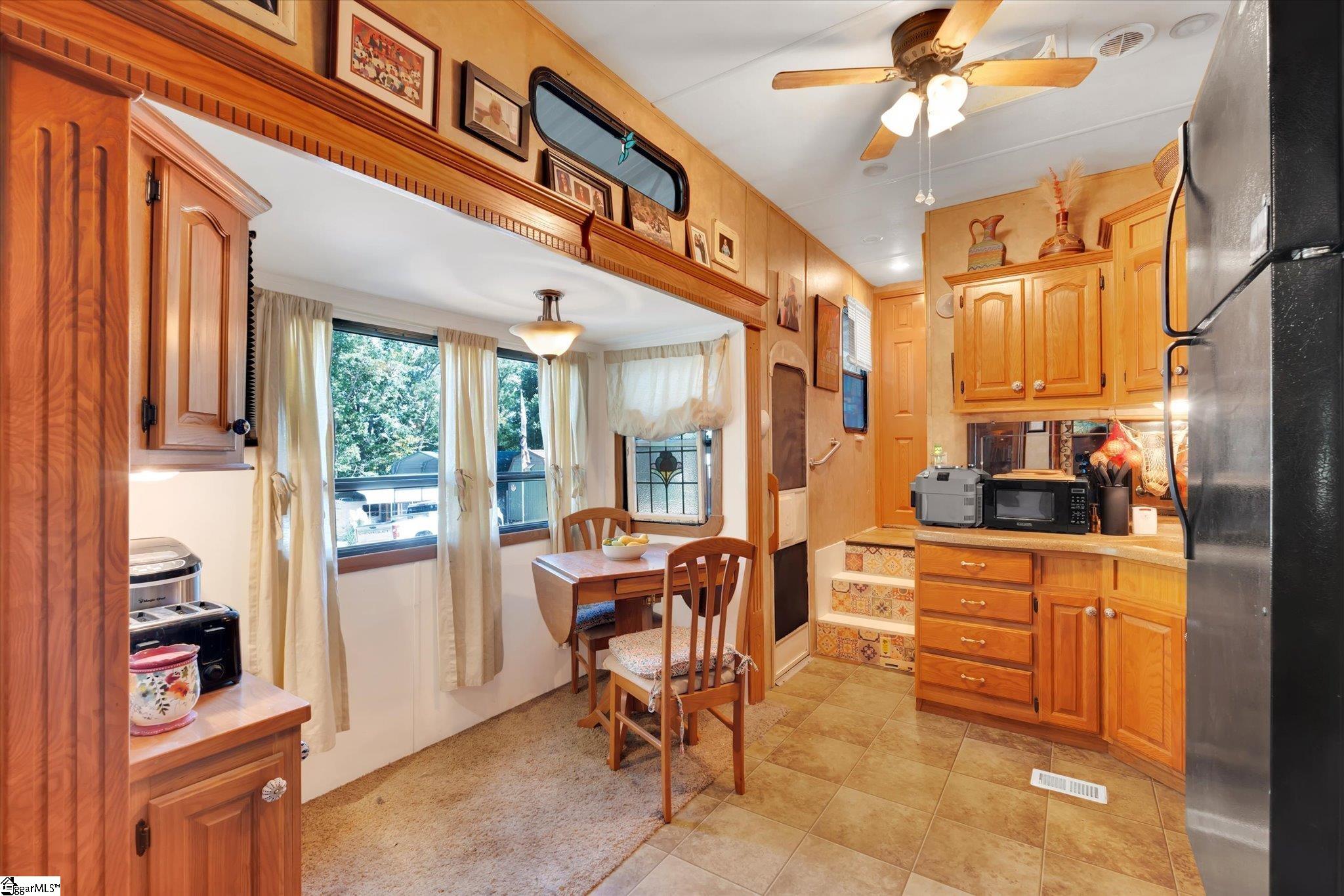 522 Loop Circle Property Photo 8