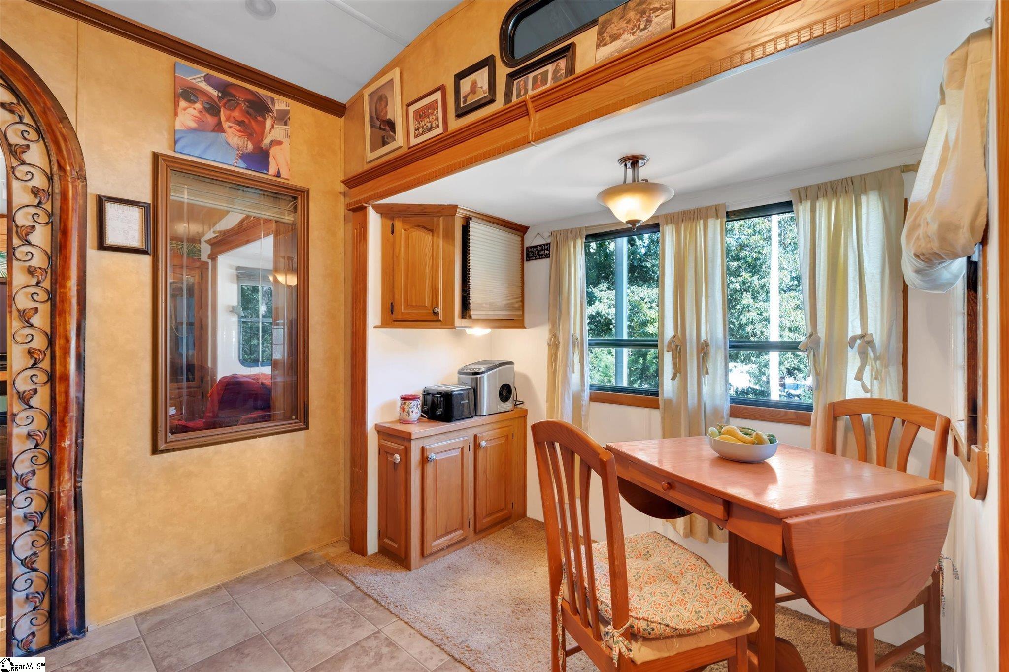 522 Loop Circle Property Photo 9