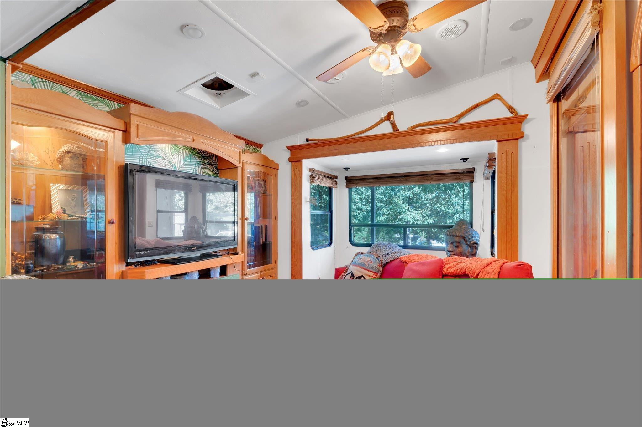 522 Loop Circle Property Photo 10