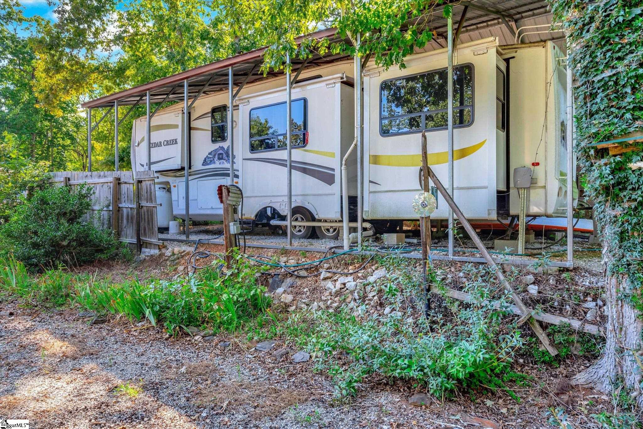522 Loop Circle Property Photo 15