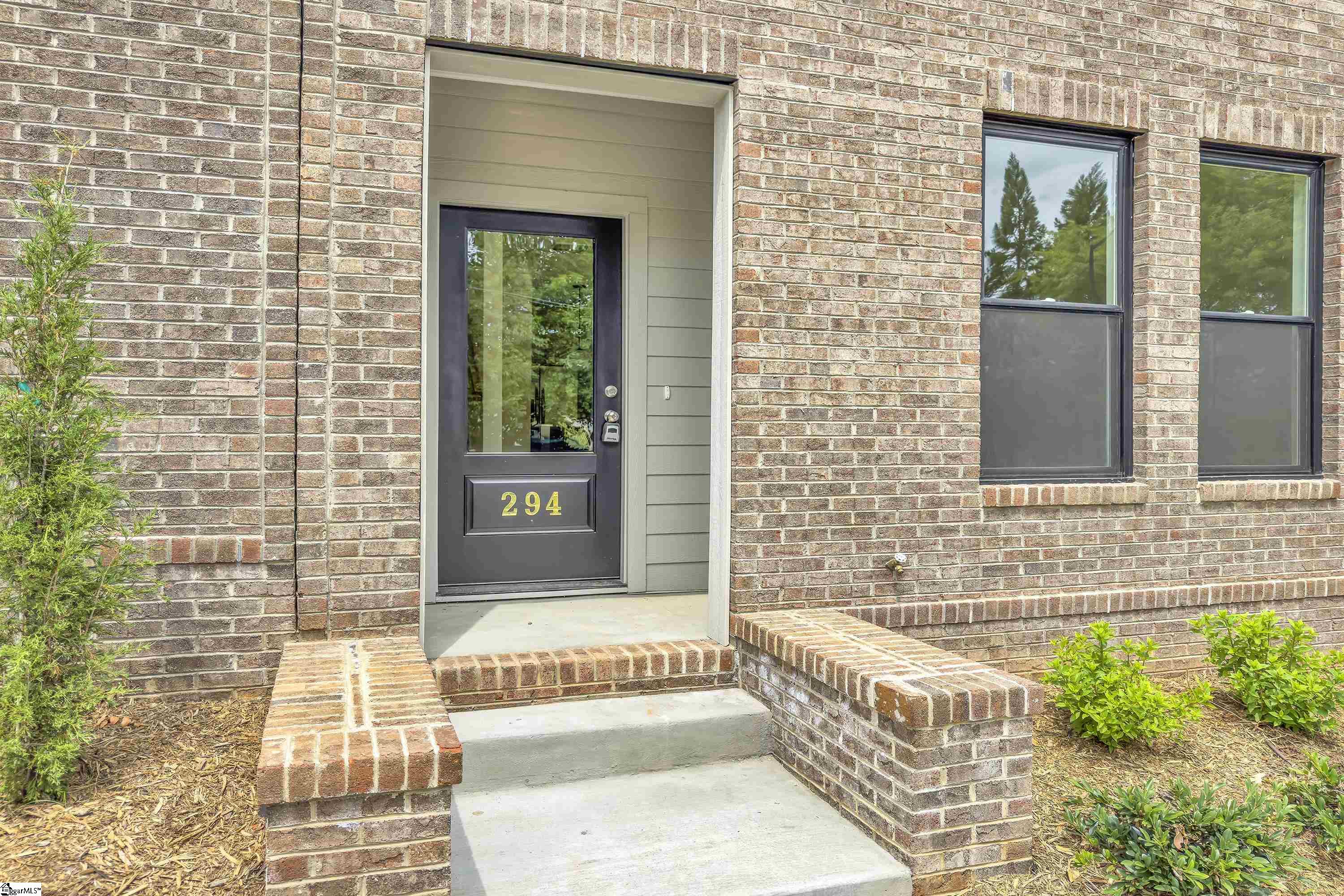 294 College Street Property Photo 2