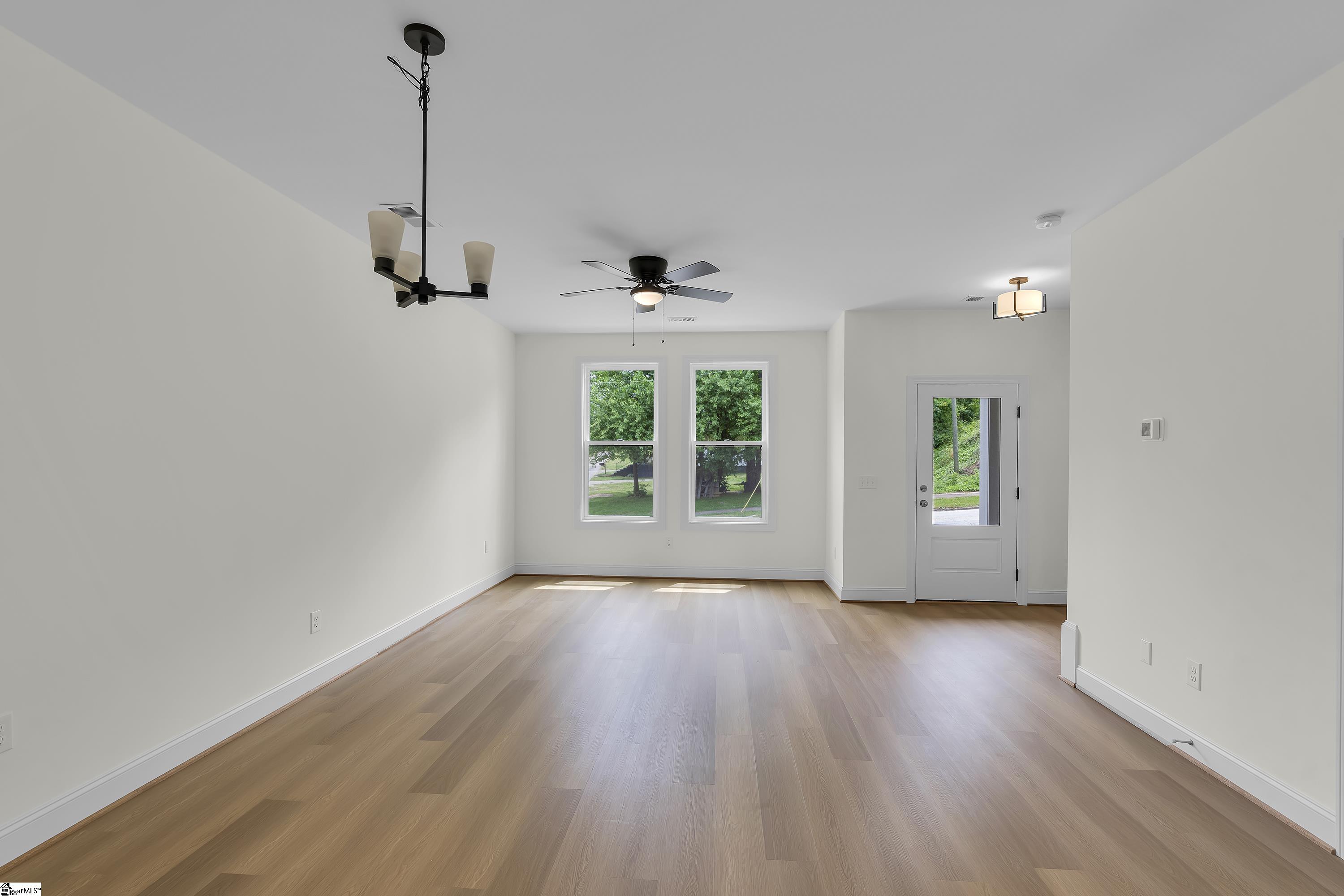 294 College Street Property Photo 3