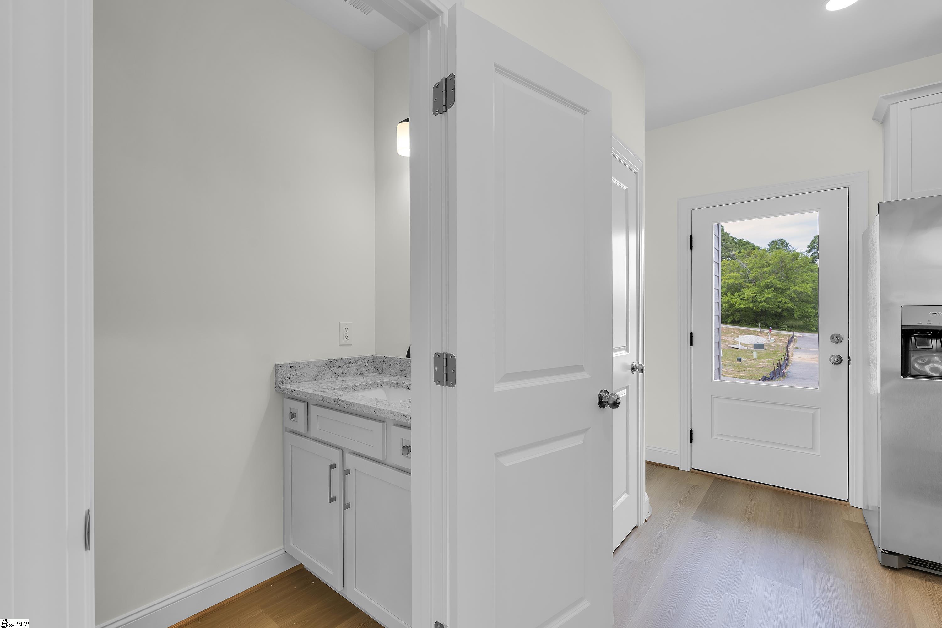 294 College Street Property Photo 10