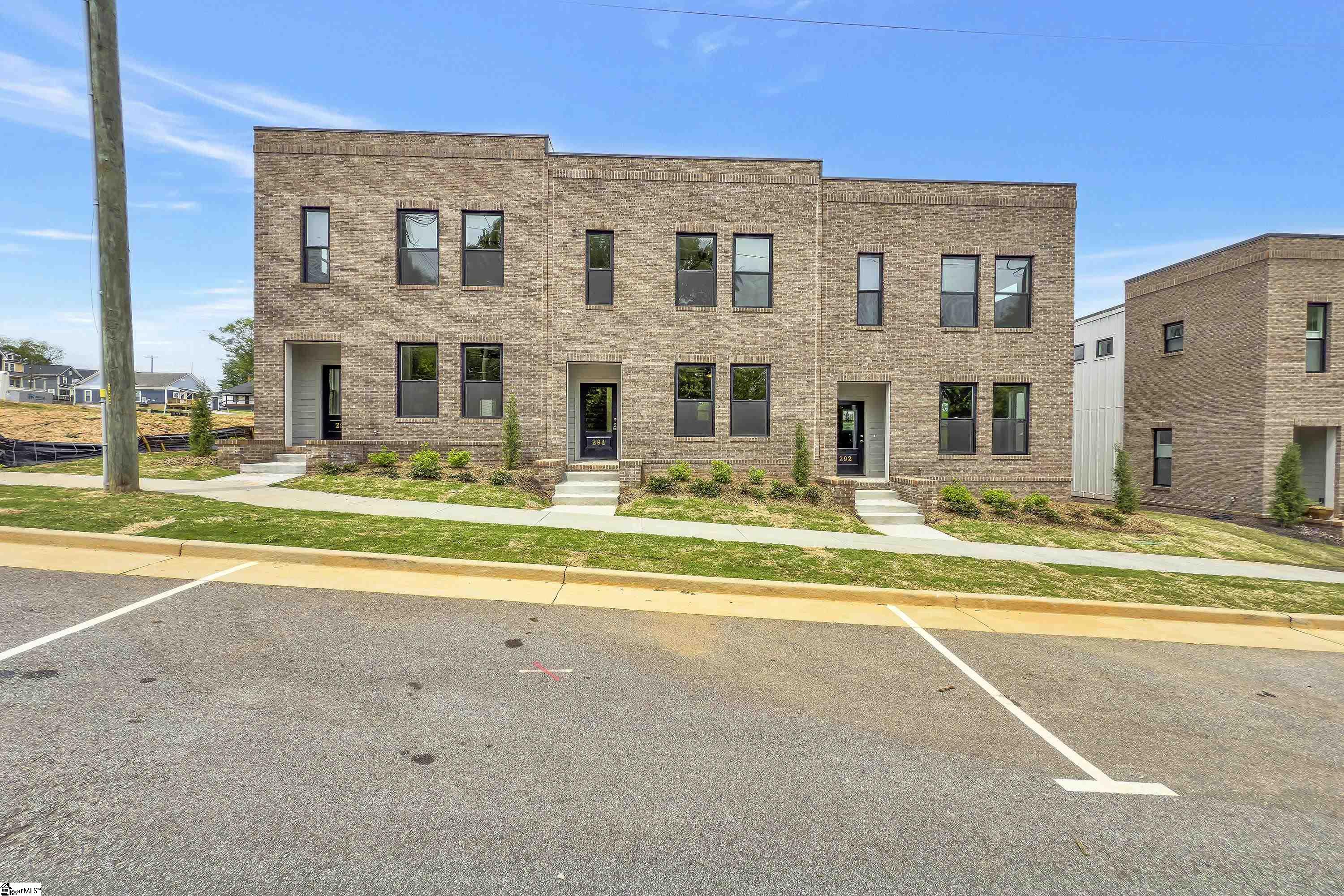 294 College Street Property Photo 18