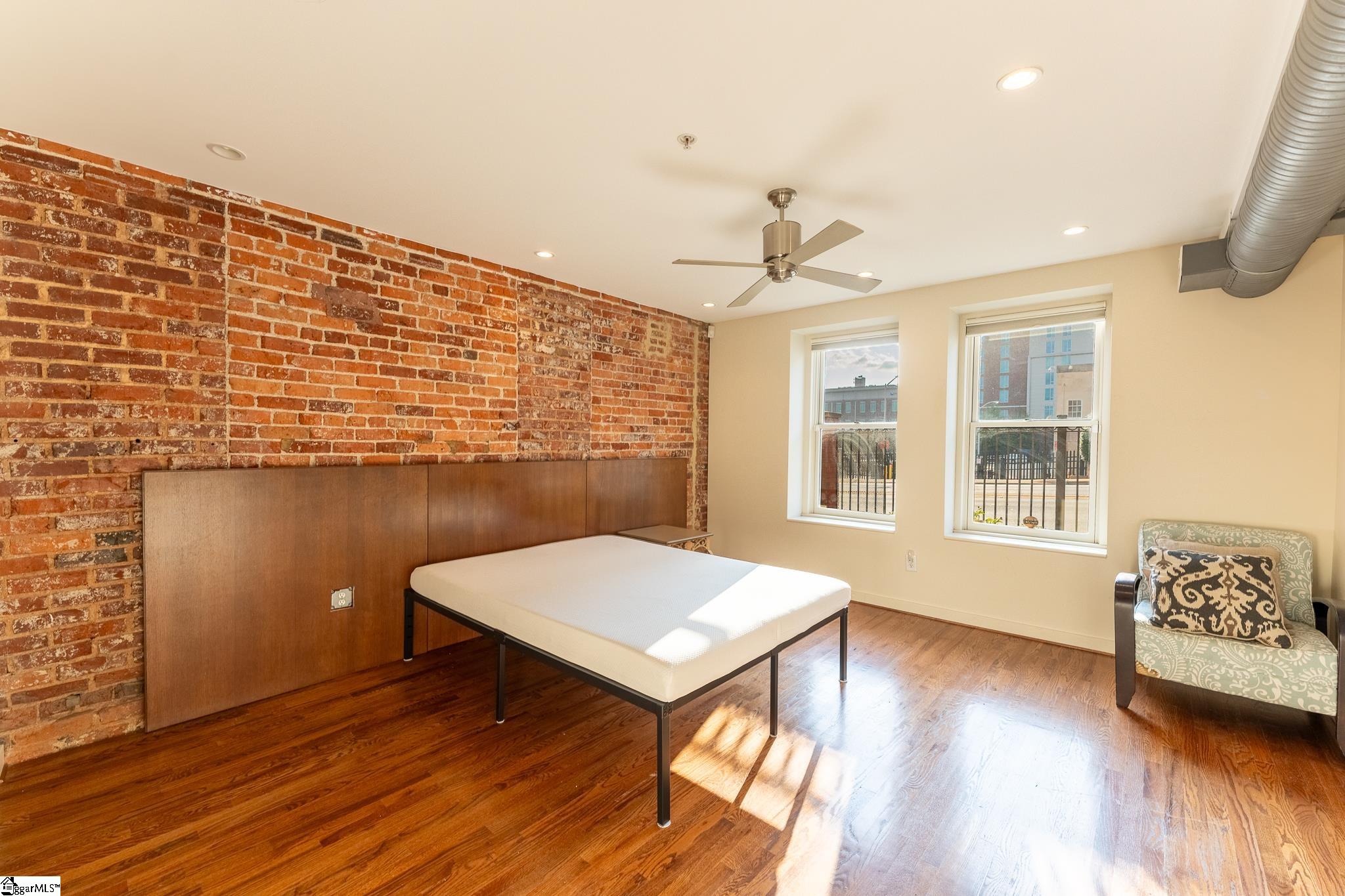 400 E Washington Avenue Property Photo 16