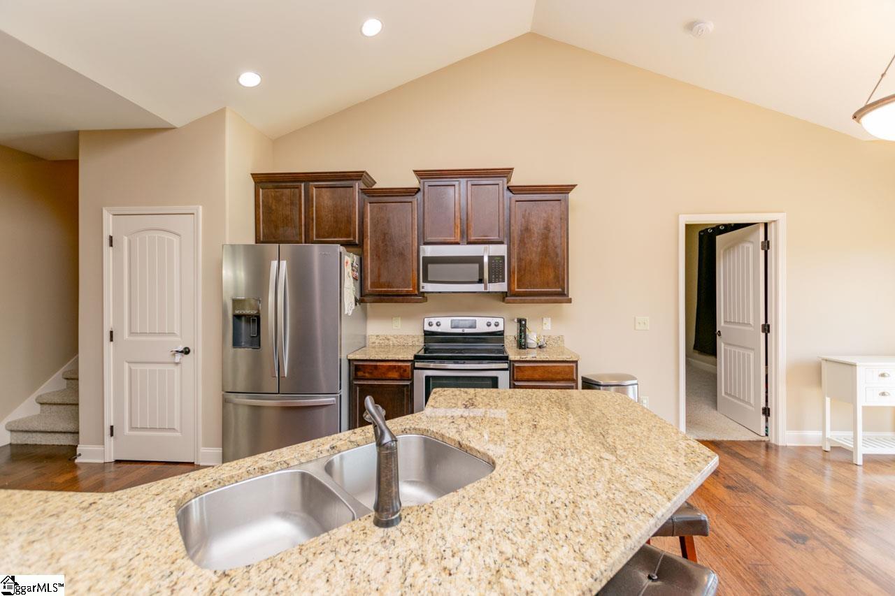 19 Rising Meadow Lane Property Photo 3