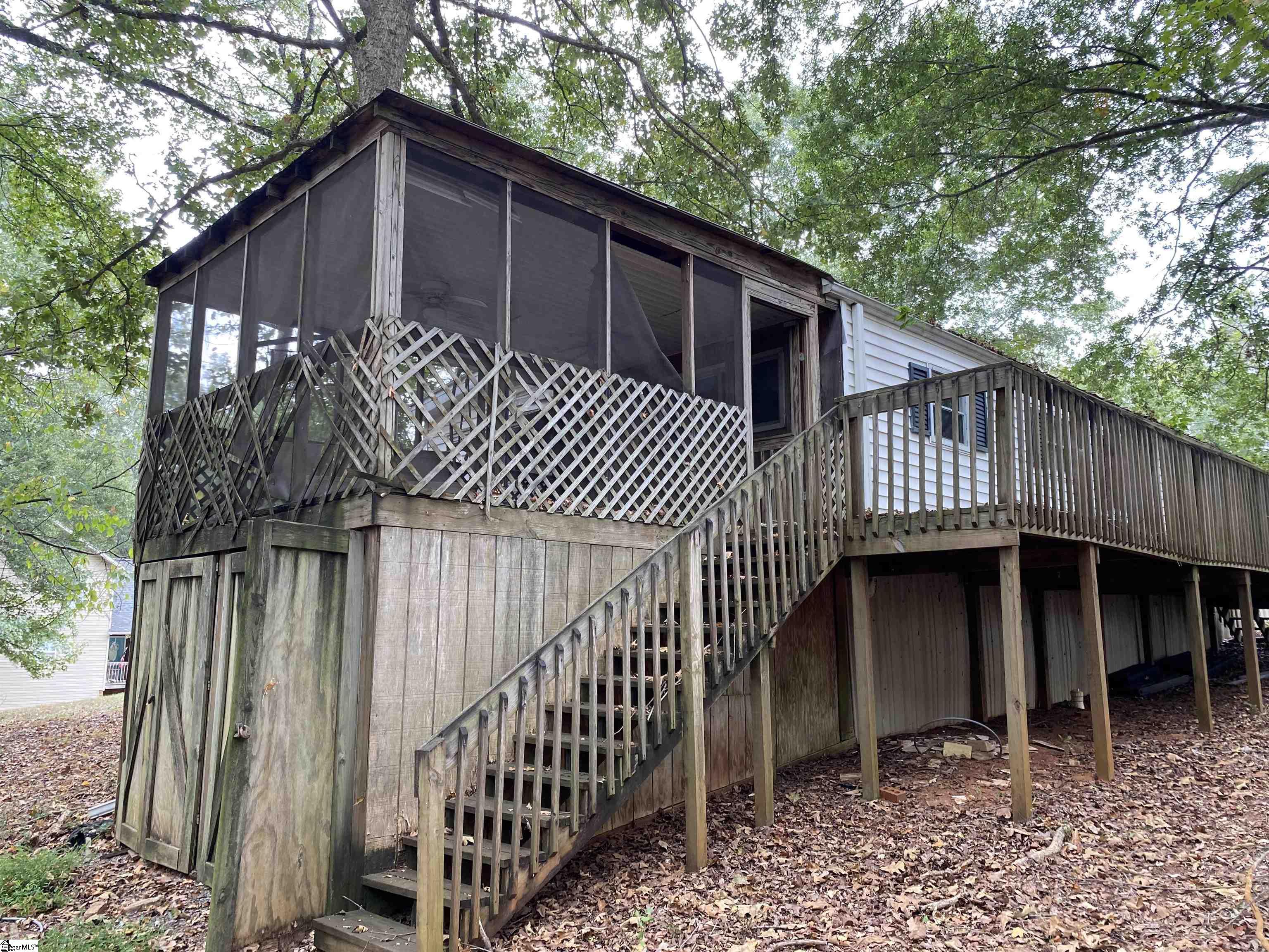 325 Lakewood Drive Property Photo 3
