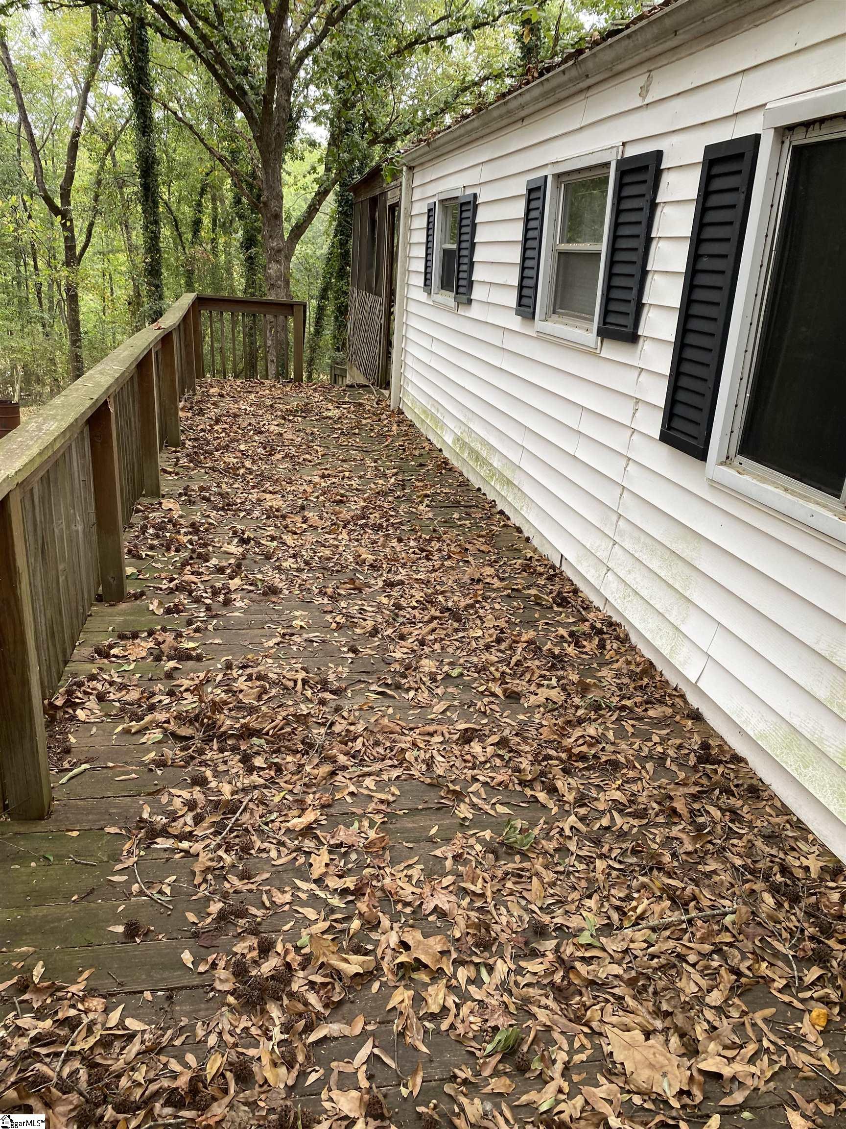 325 Lakewood Drive Property Photo 4