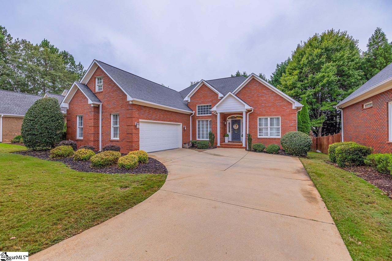 656 Amesbury Lane Property Photo 4