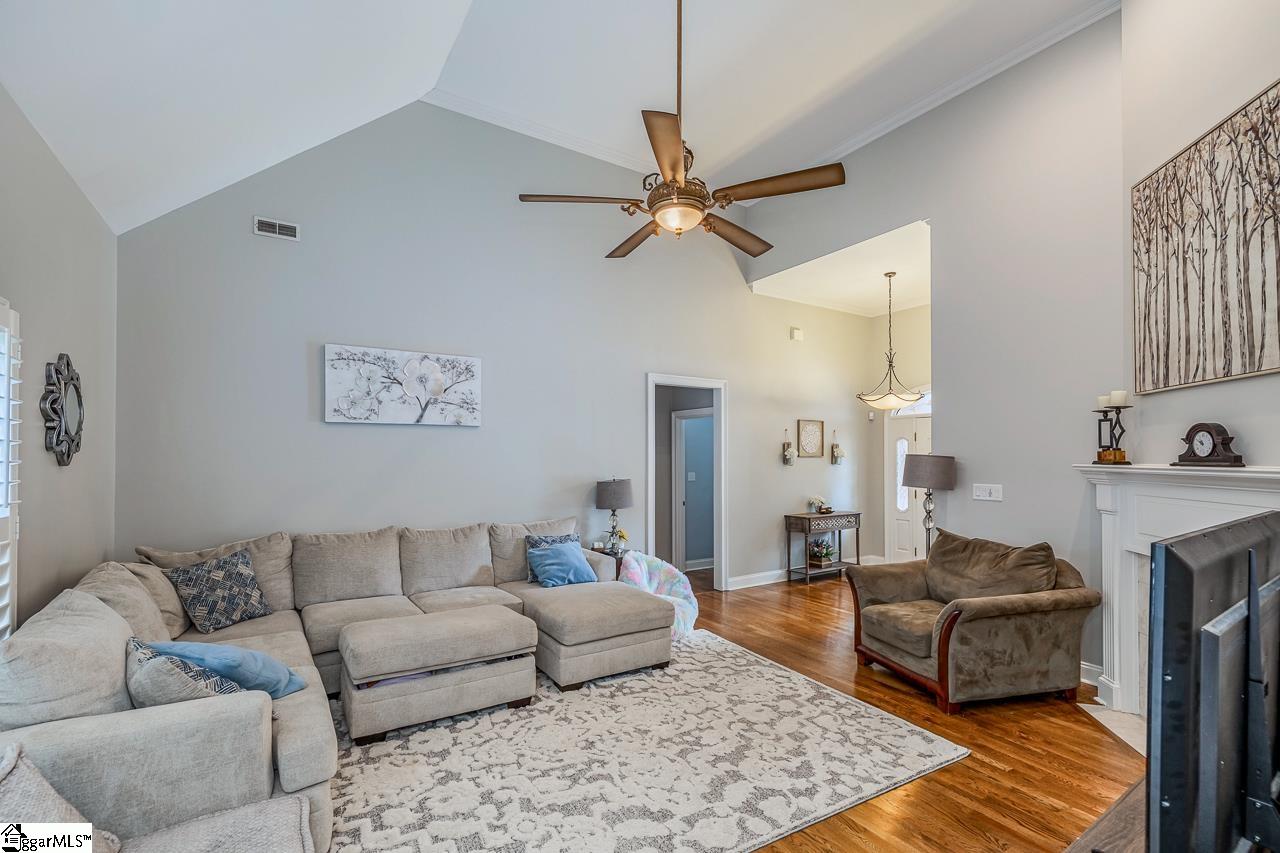 656 Amesbury Lane Property Photo 10