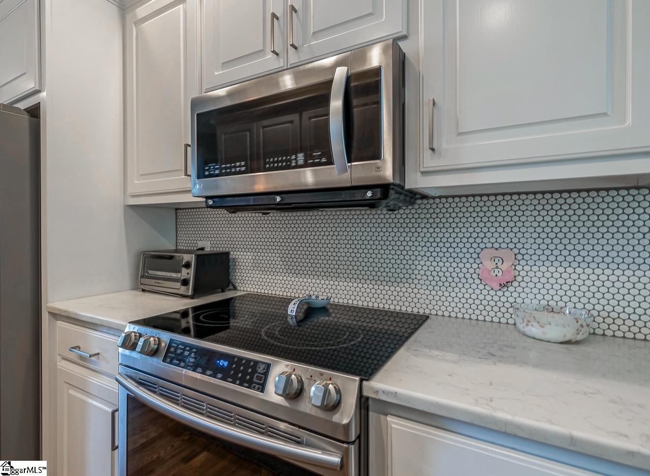 656 Amesbury Lane Property Photo 13