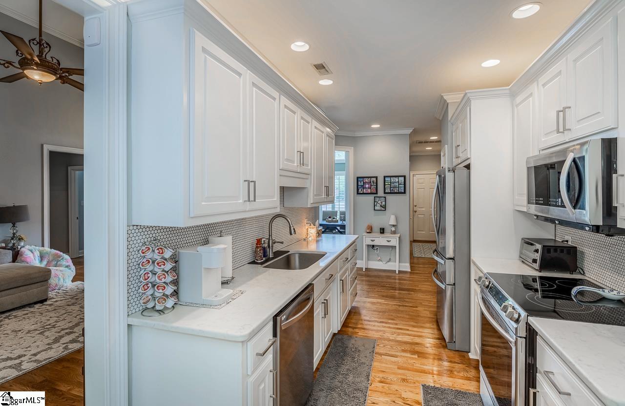 656 Amesbury Lane Property Photo 14