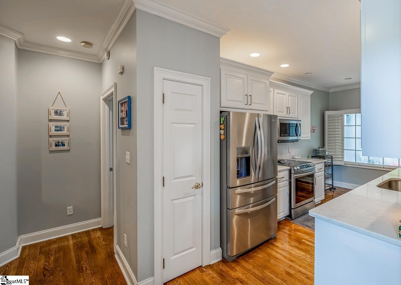 656 Amesbury Lane Property Photo 17