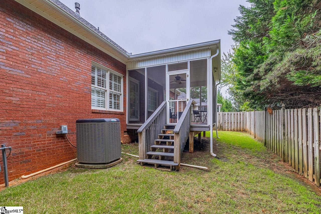 656 Amesbury Lane Property Photo 40