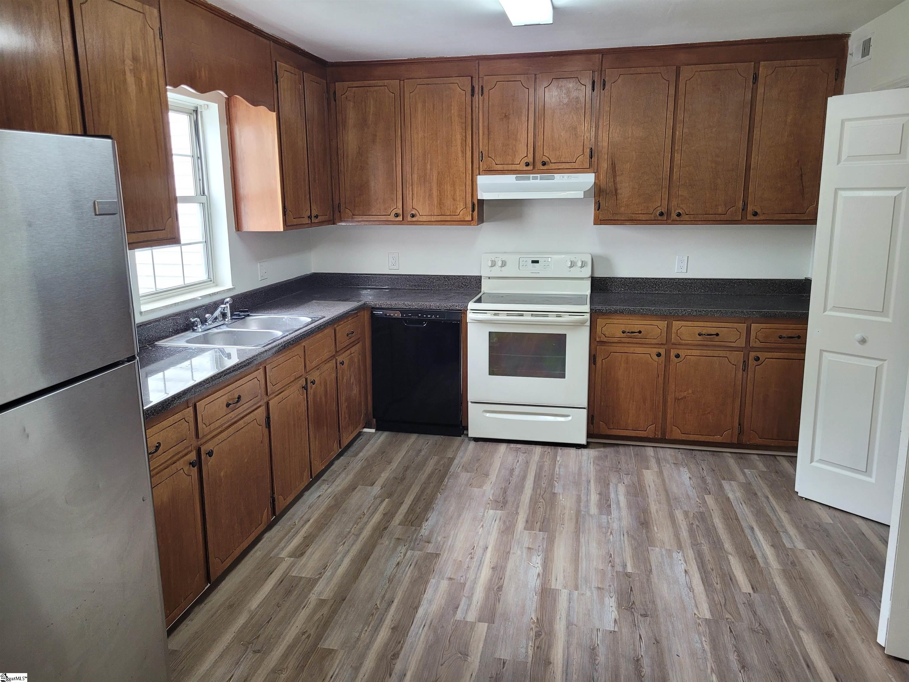 97 Jamestowne Way Property Photo 4