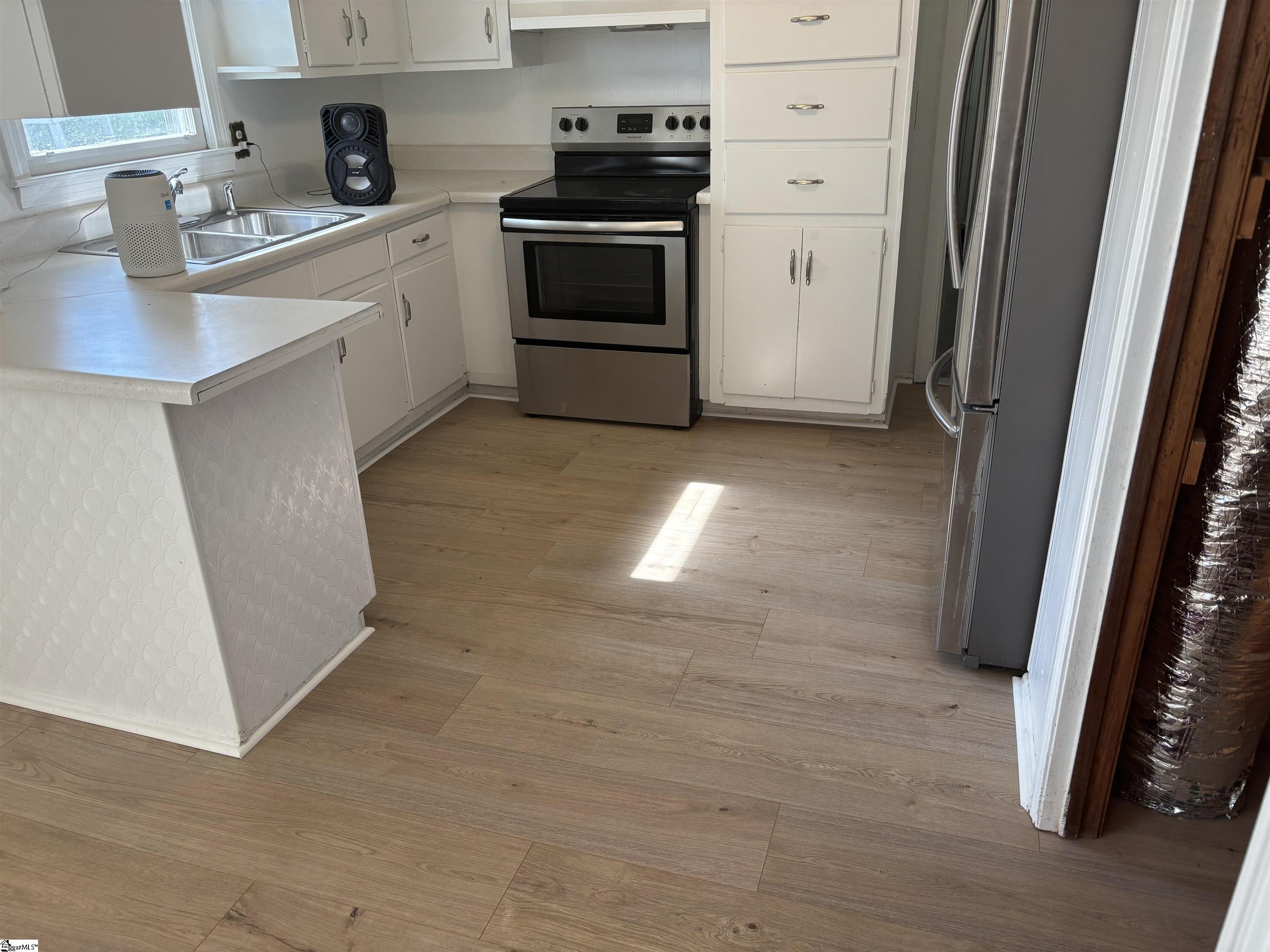 10 Woodridge Drive Property Photo 4