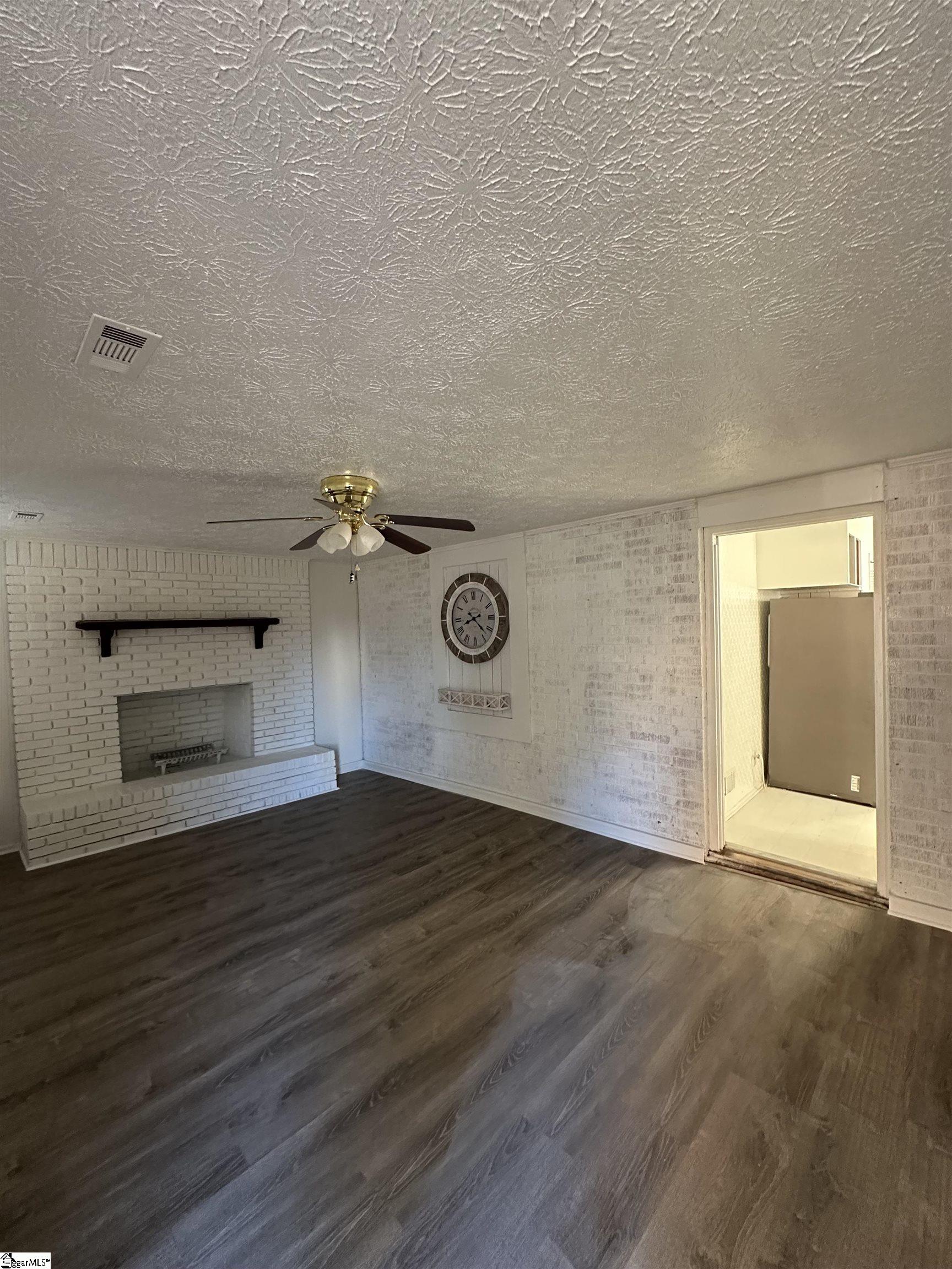 10 Woodridge Drive Property Photo 8