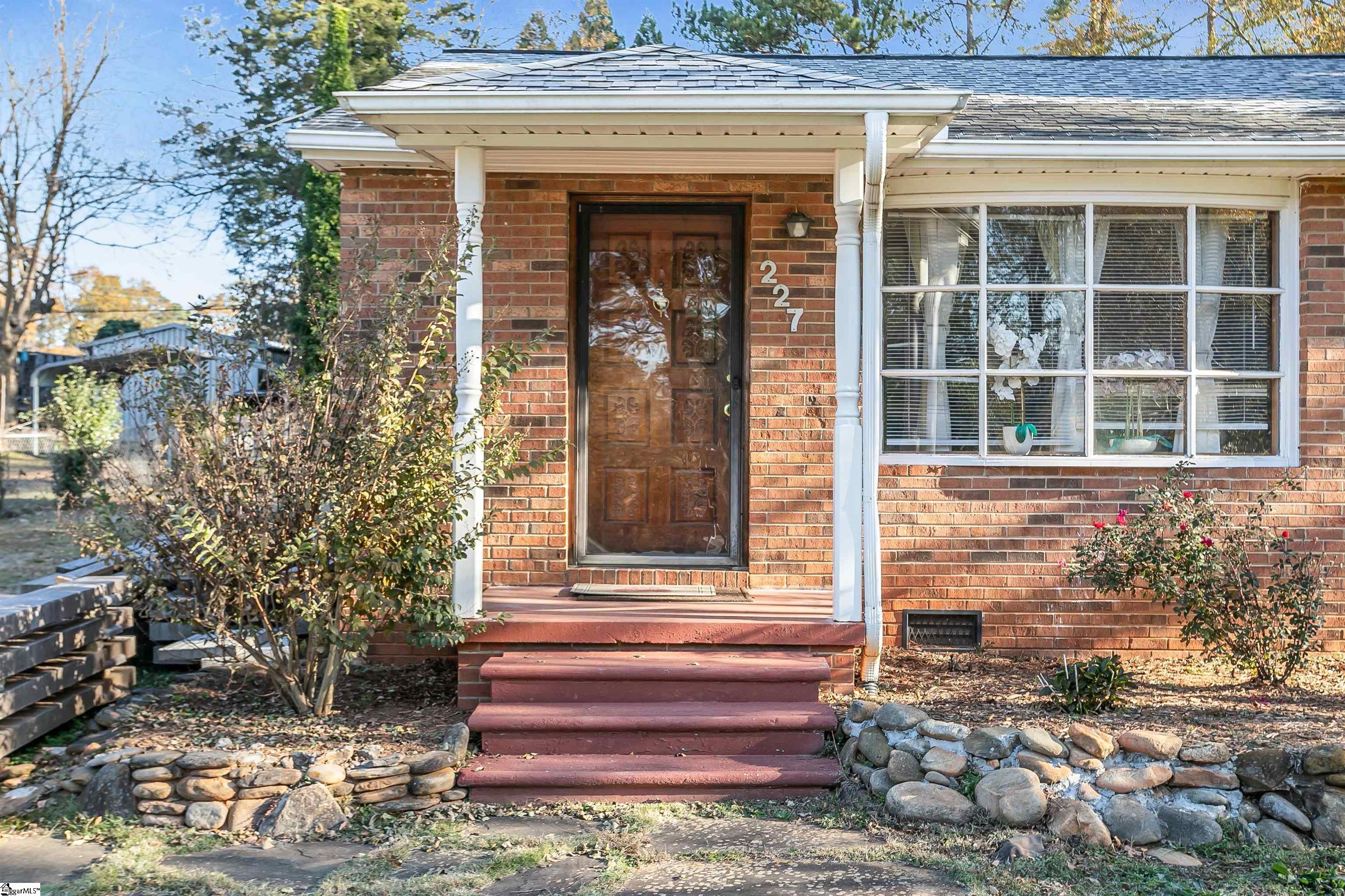 227 W Wood Street Property Photo 1