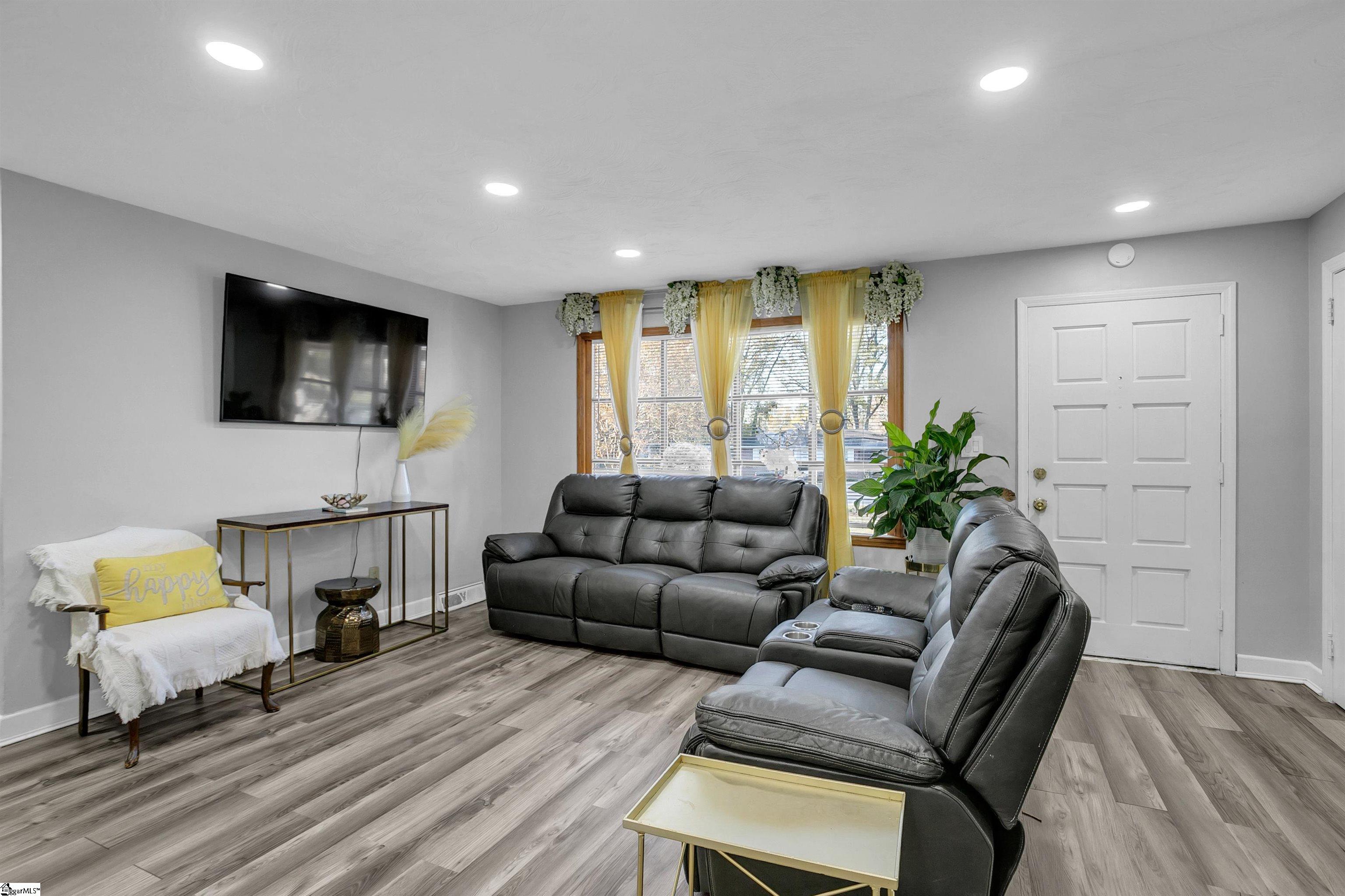 227 W Wood Street Property Photo 5