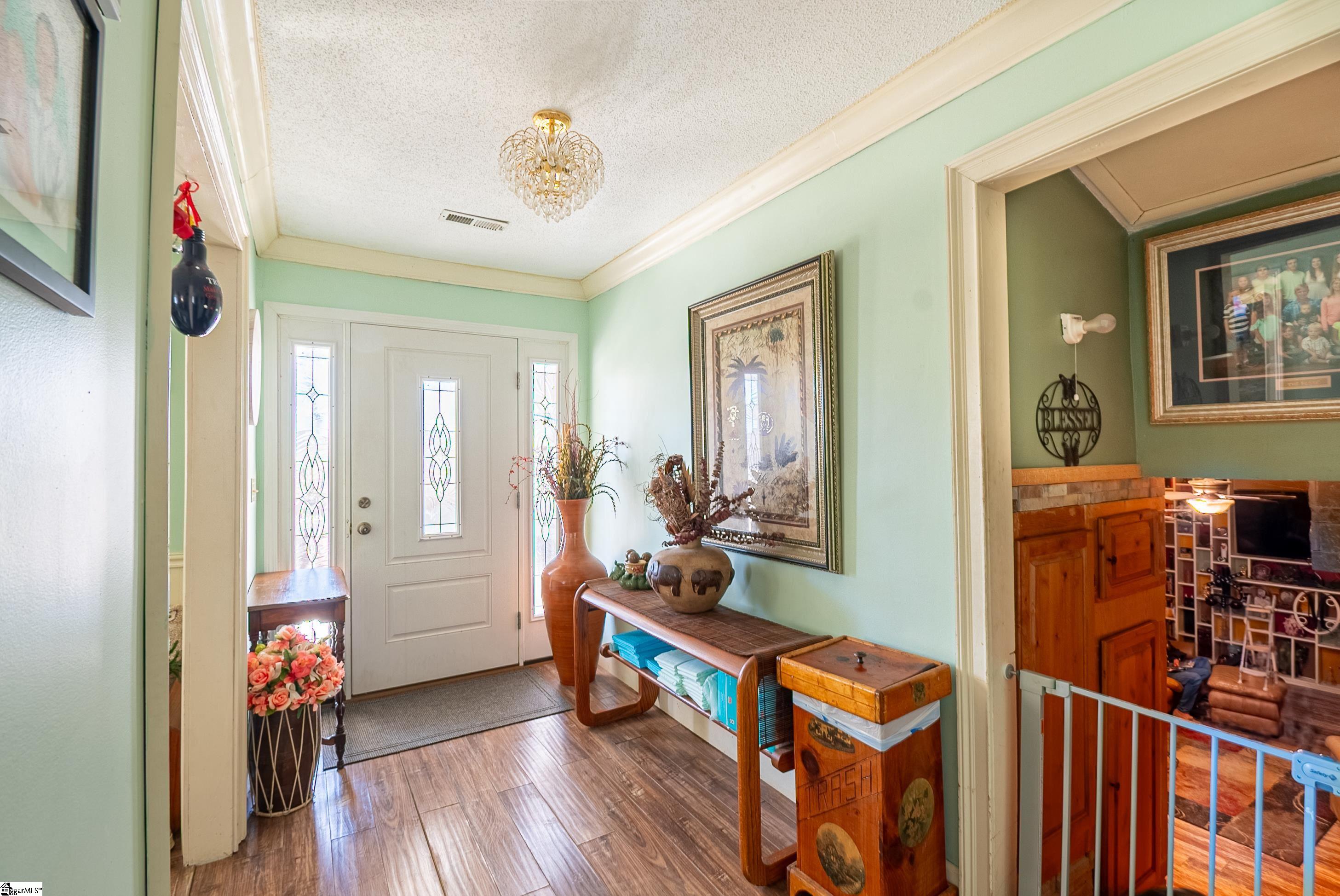 210 Pineland Avenue Property Photo 8