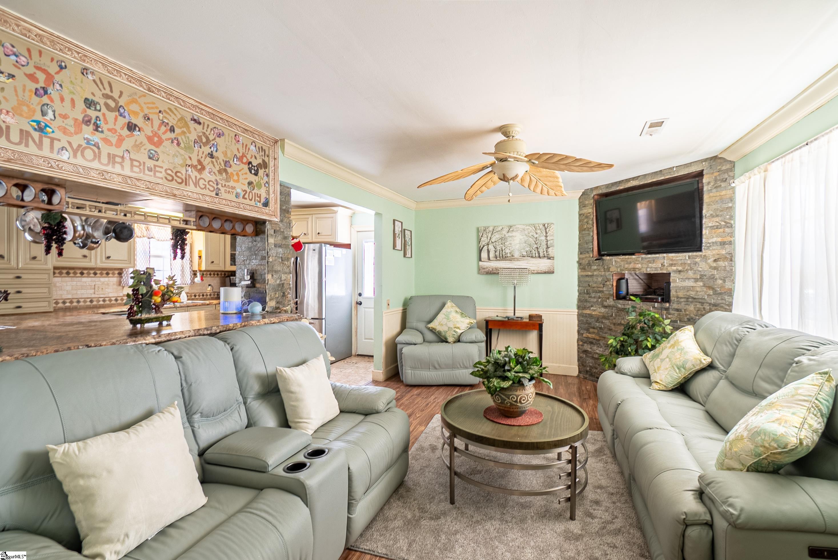210 Pineland Avenue Property Photo 10