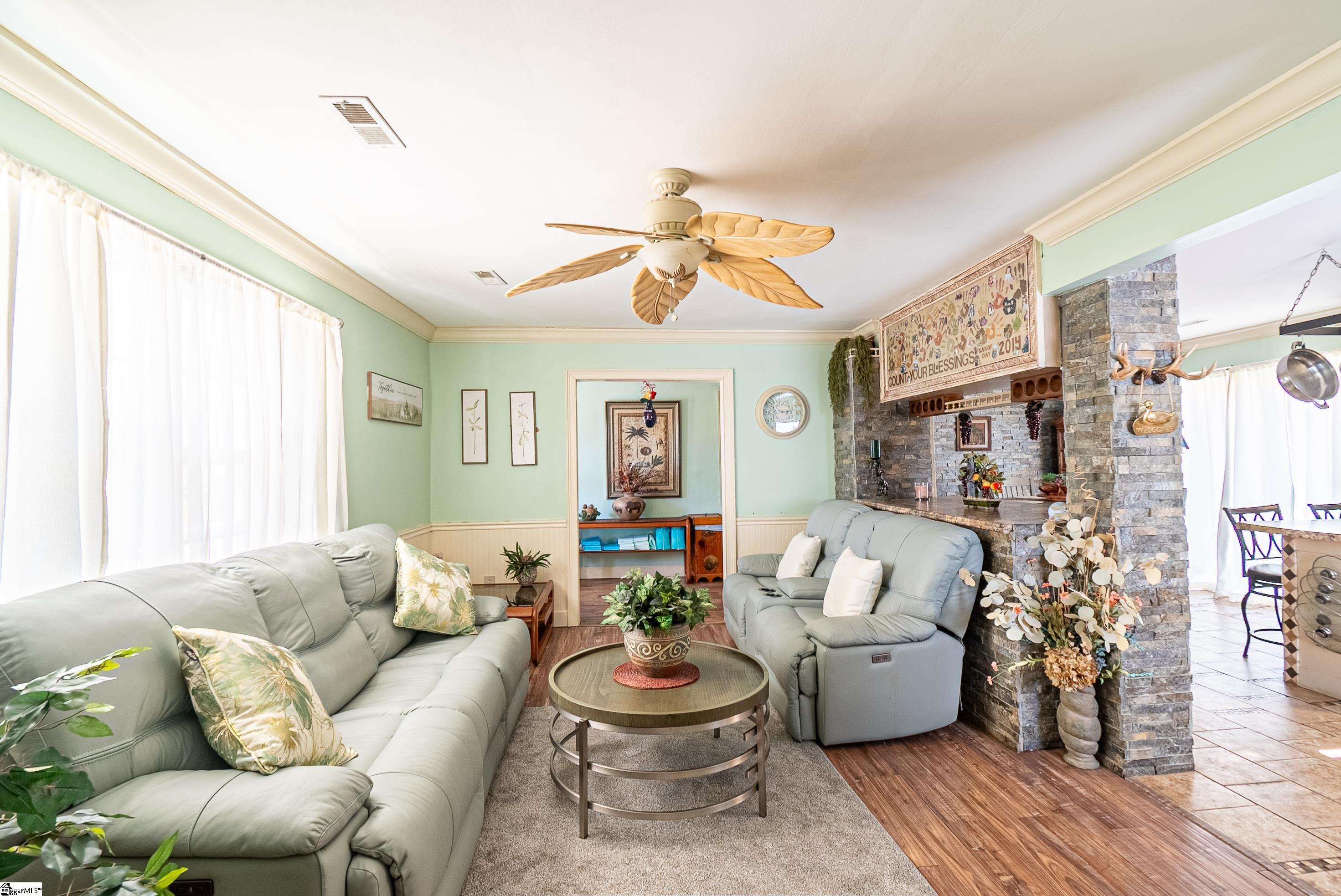 210 Pineland Avenue Property Photo 13