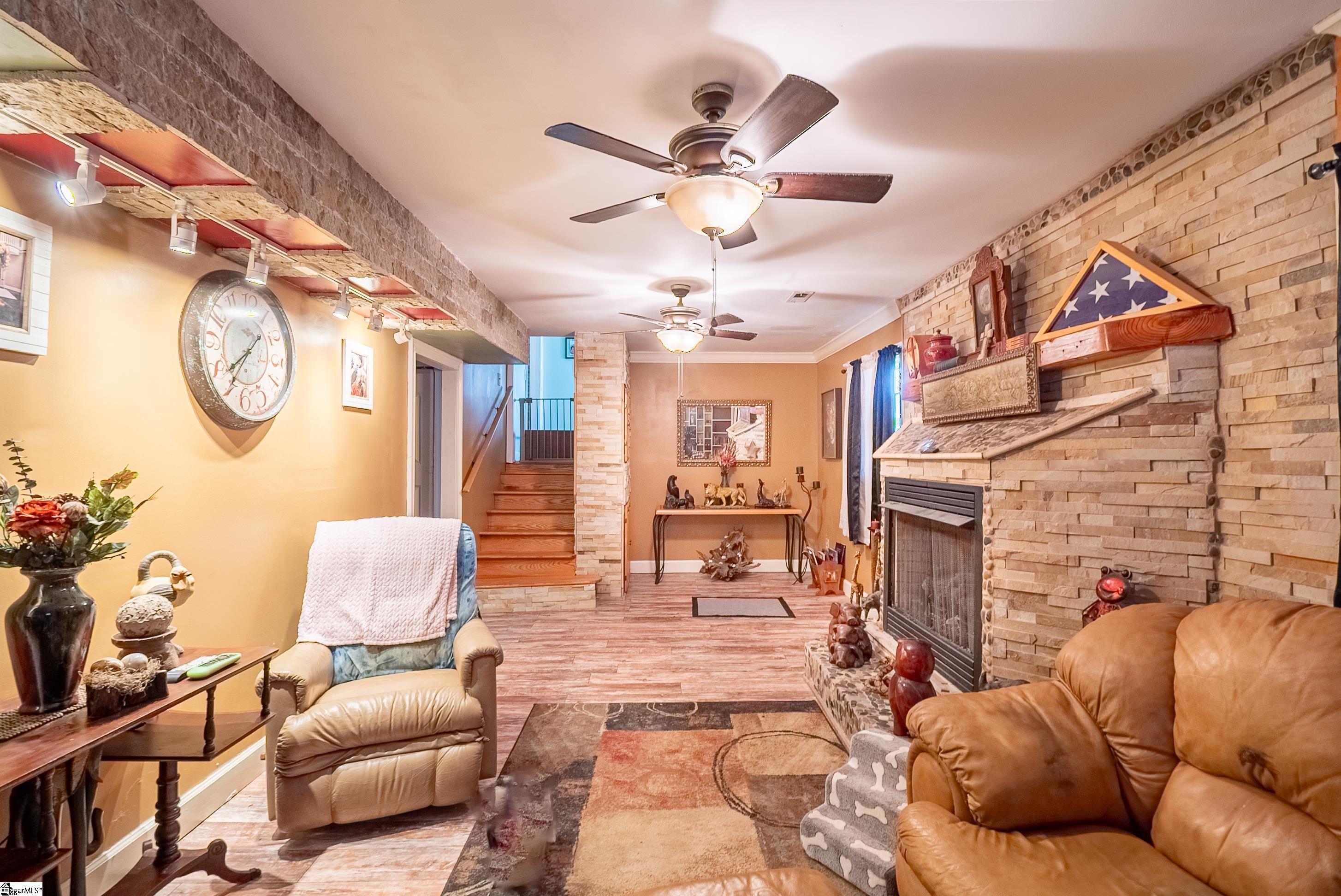 210 Pineland Avenue Property Photo 33