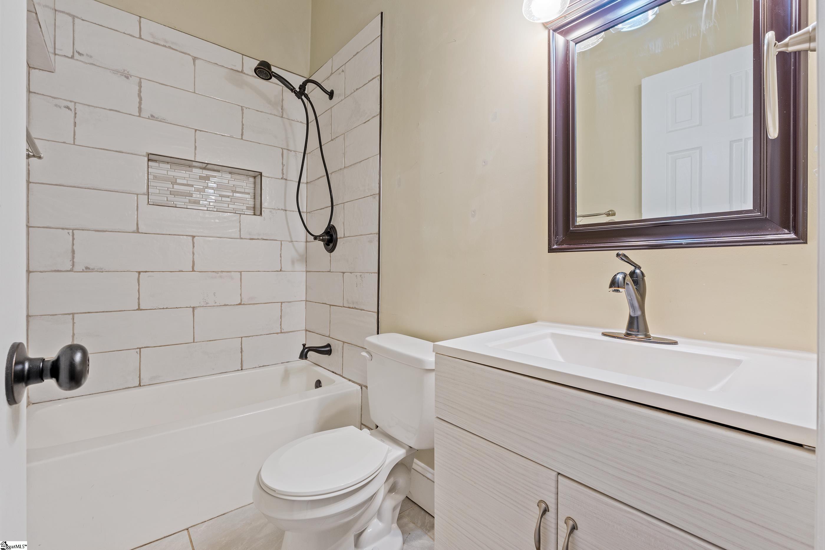 207 S 9th Street Property Photo 16