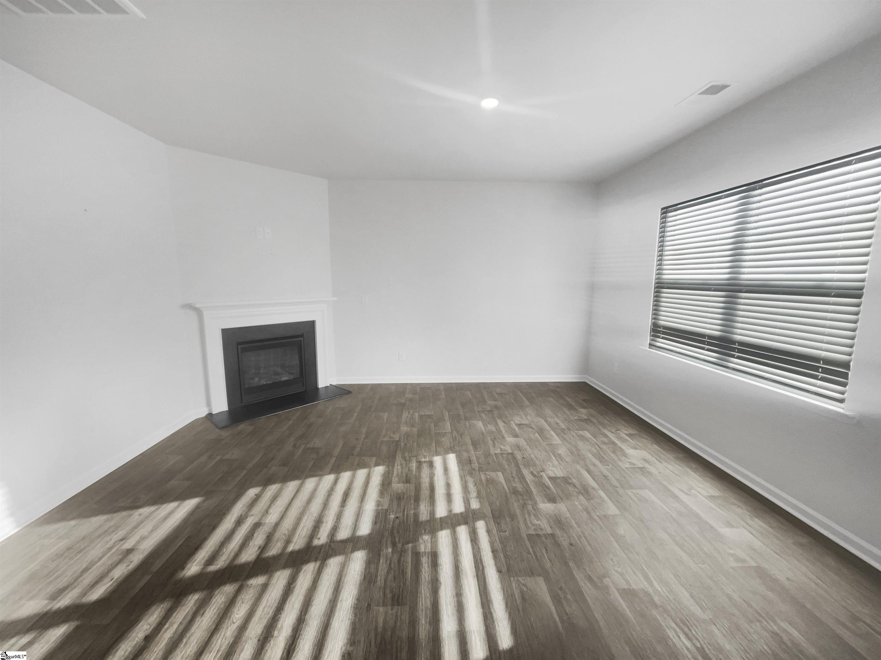652 Ashwood Way Property Photo 3