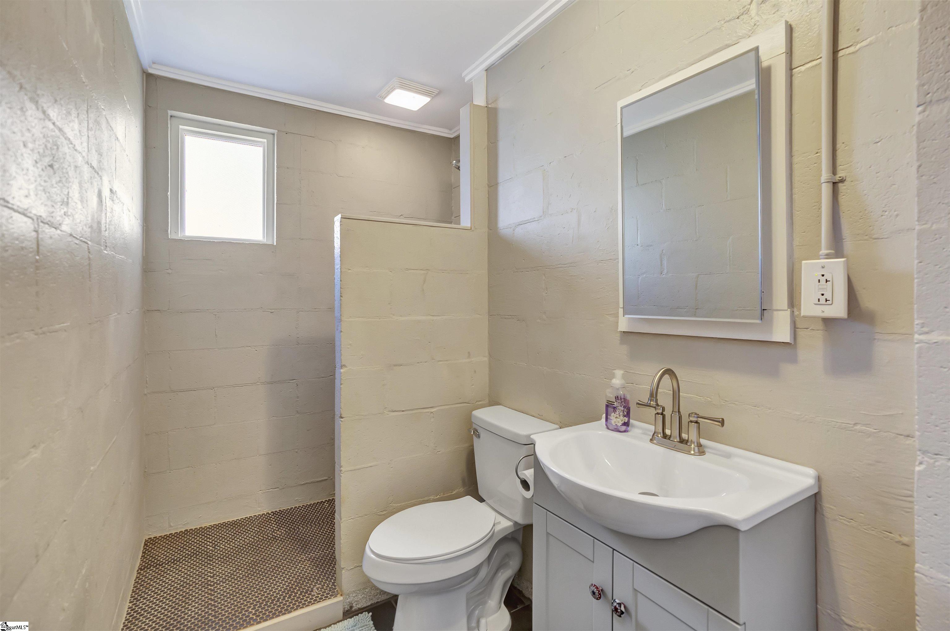 211 Ne Main Street Property Photo 37