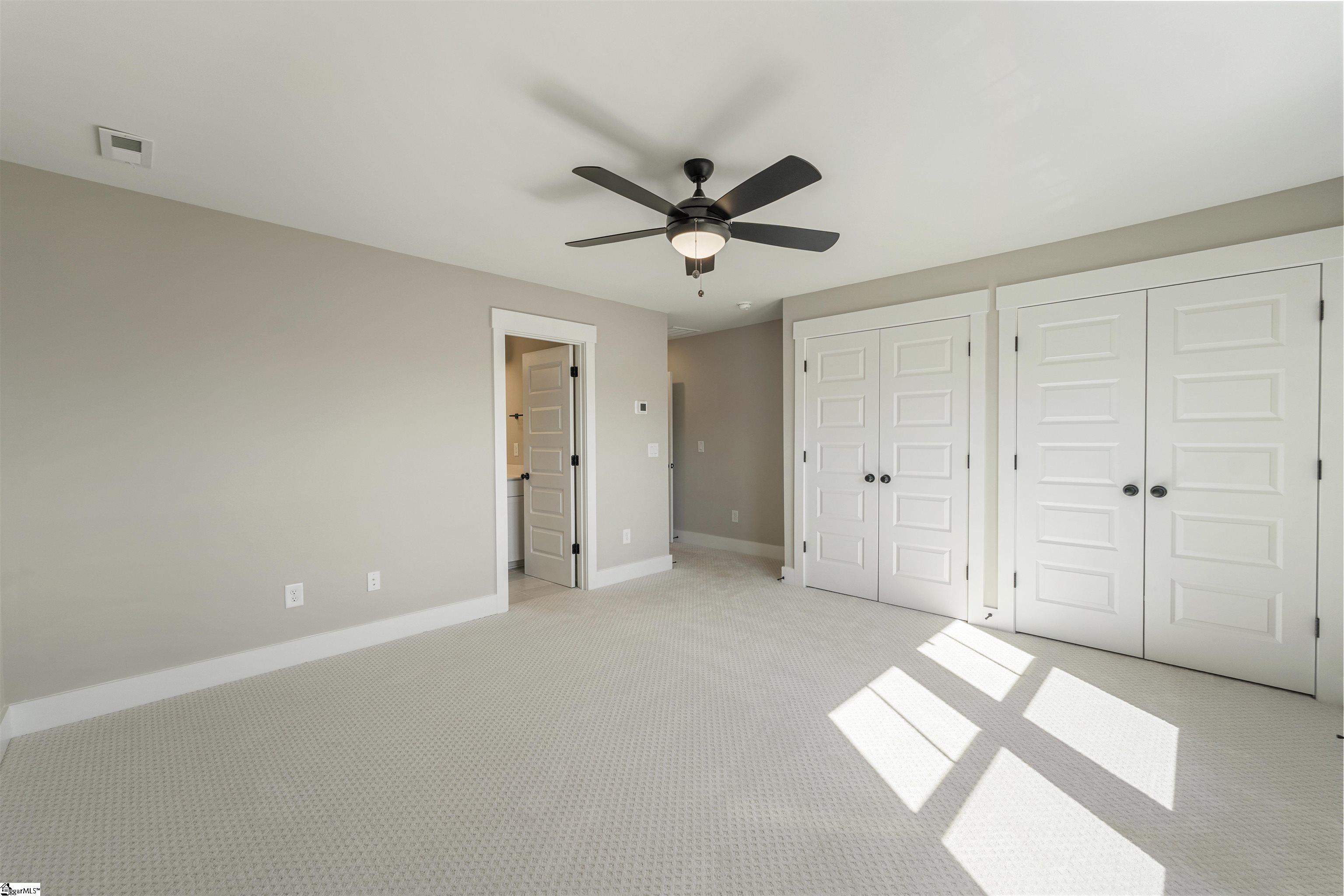 1196 North Pleasantburg Drive Property Photo 11