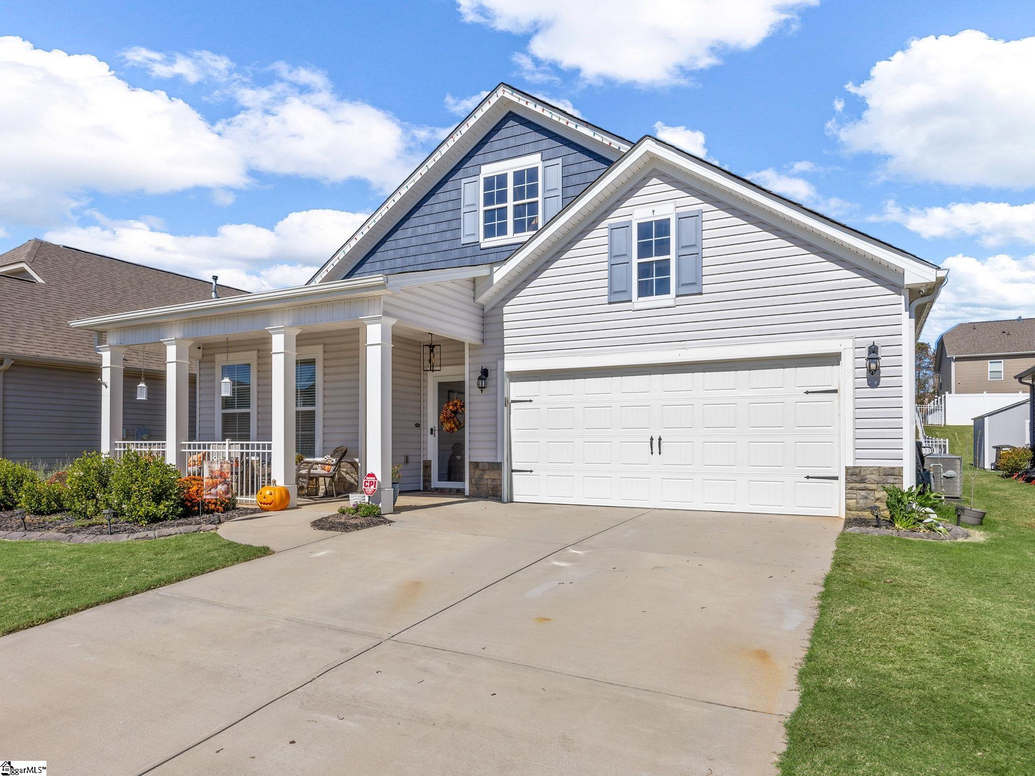 881 Deepwood Court Property Photo 3