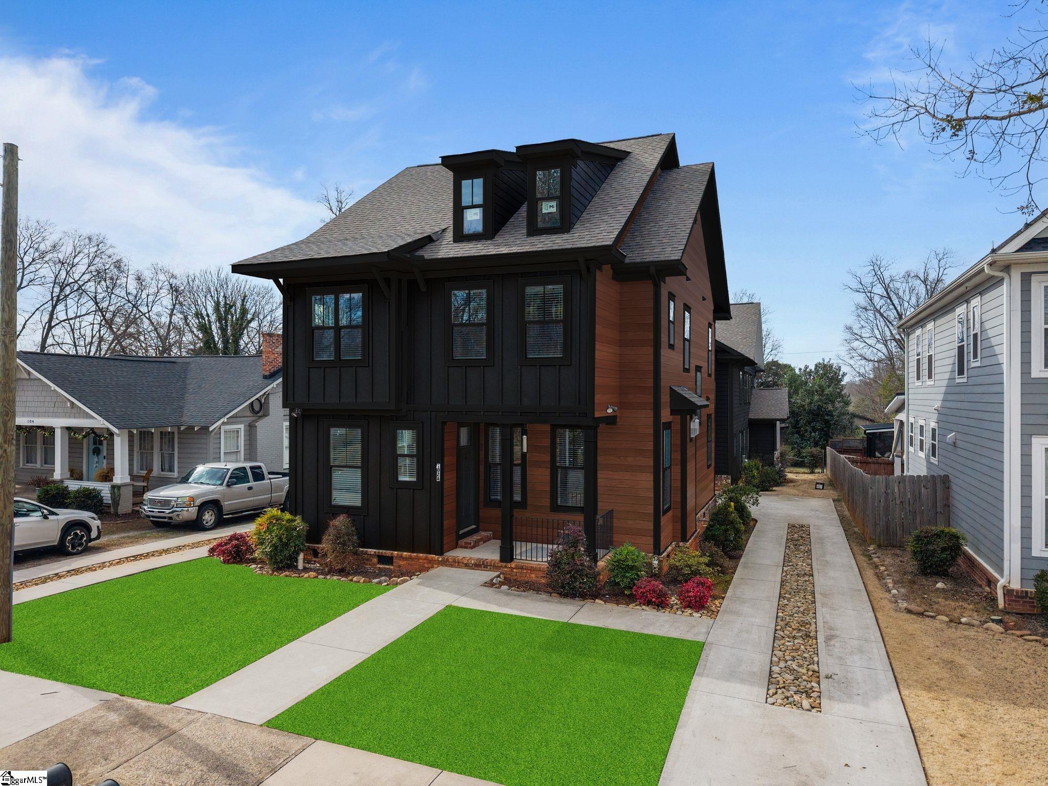 102 Ladson Street Property Photo 1