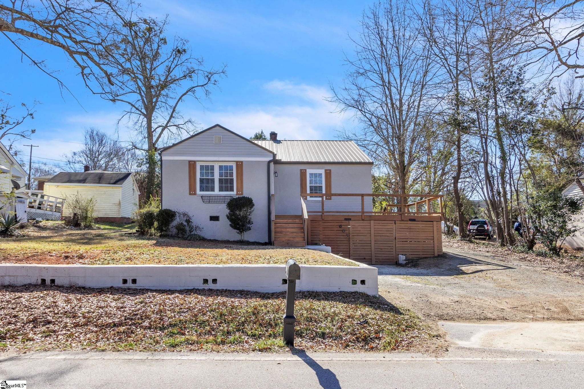 605 Pineview Drive Property Photo 1