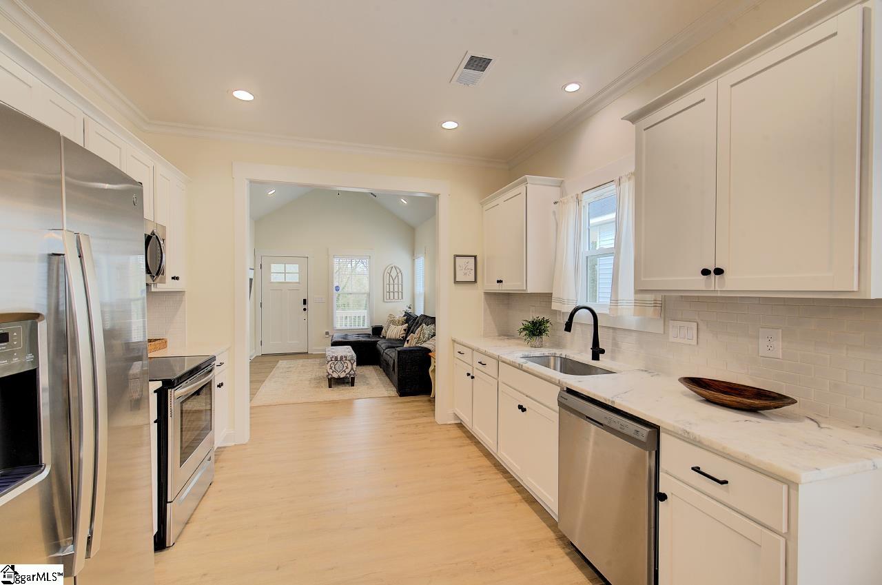 11 Baxter Street Property Photo 12