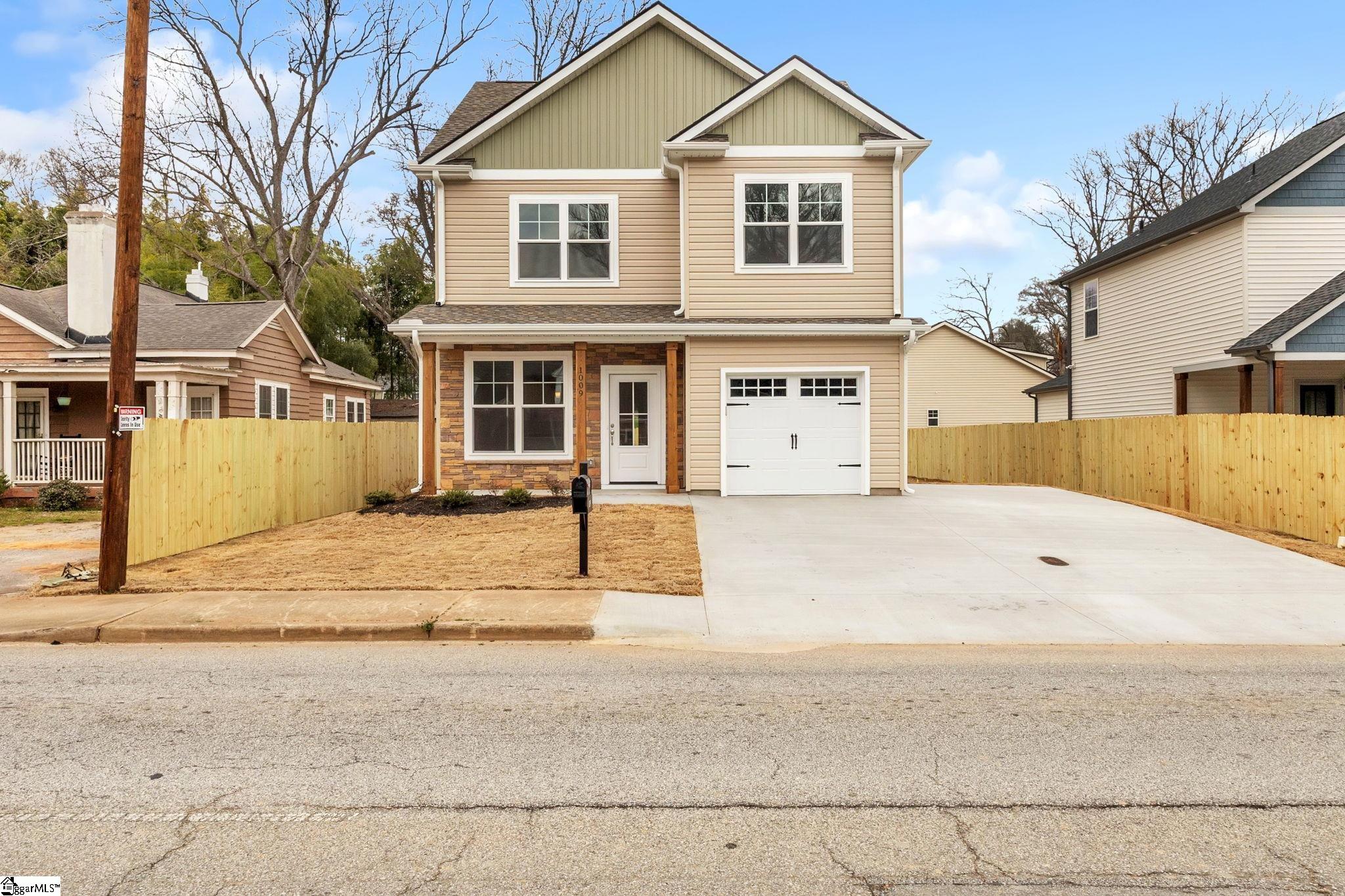 1009 E River Street Property Photo 1