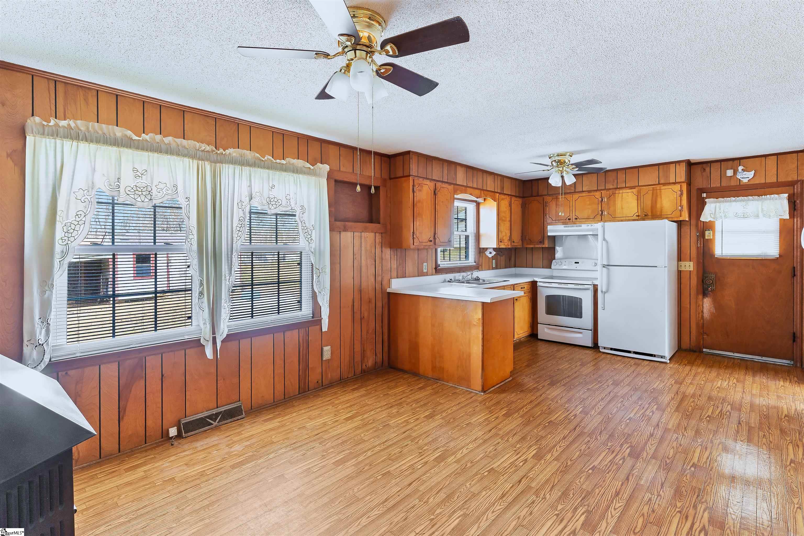 115 E Forest Drive Property Photo 9