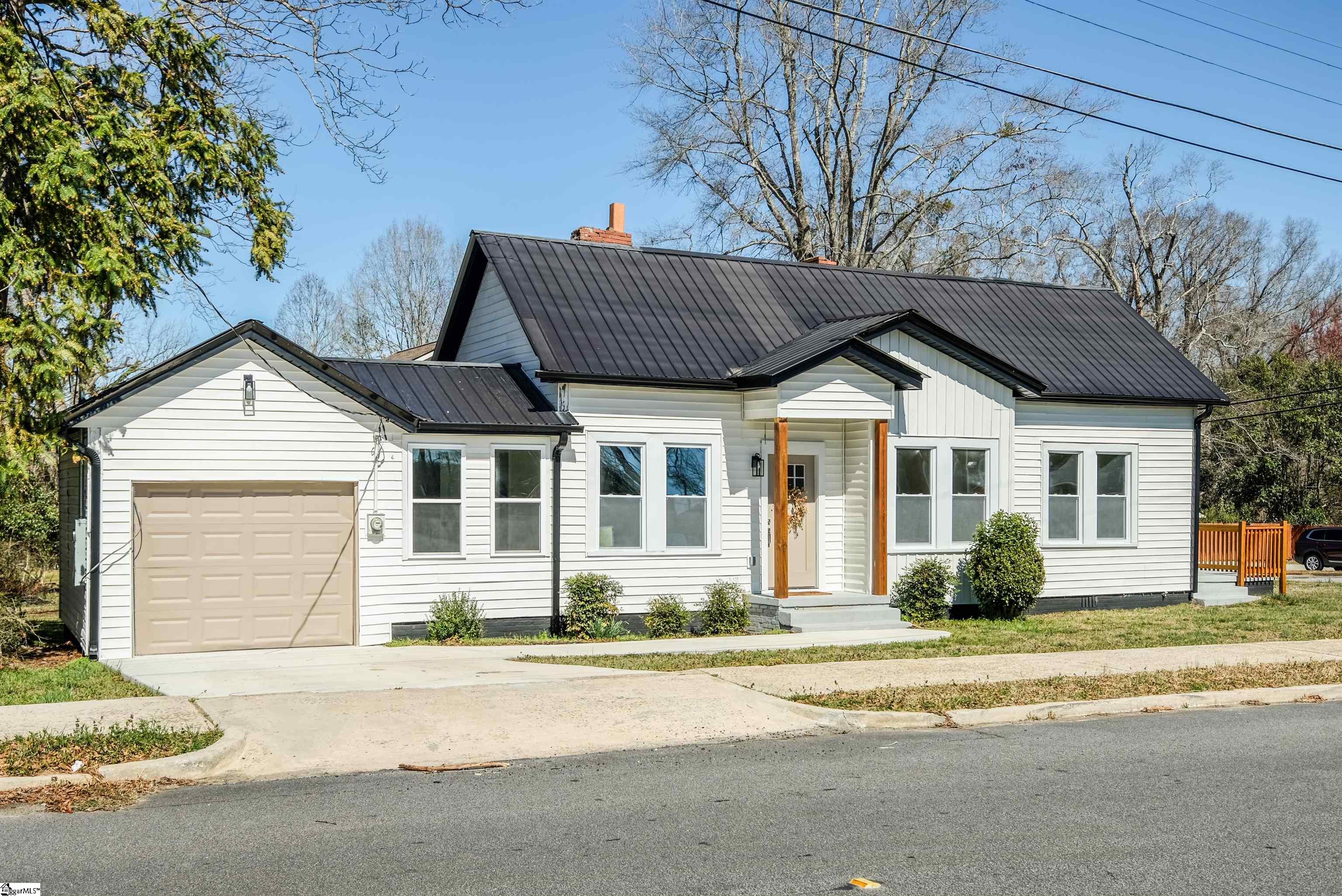 122 Saluda Street Property Photo